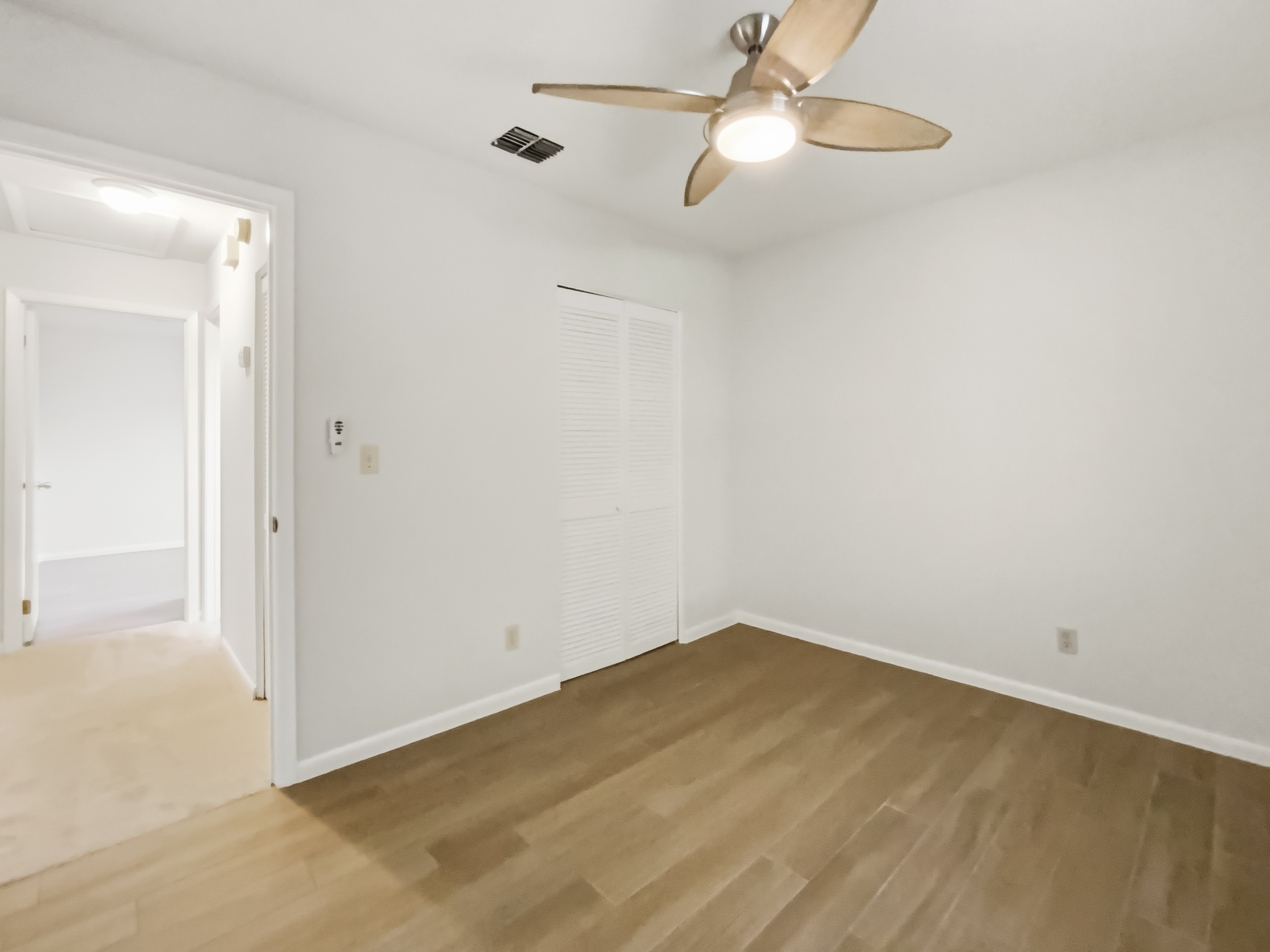 Photo 14 of 22 of 2440 Deloach Ln, Jacksonville, FL