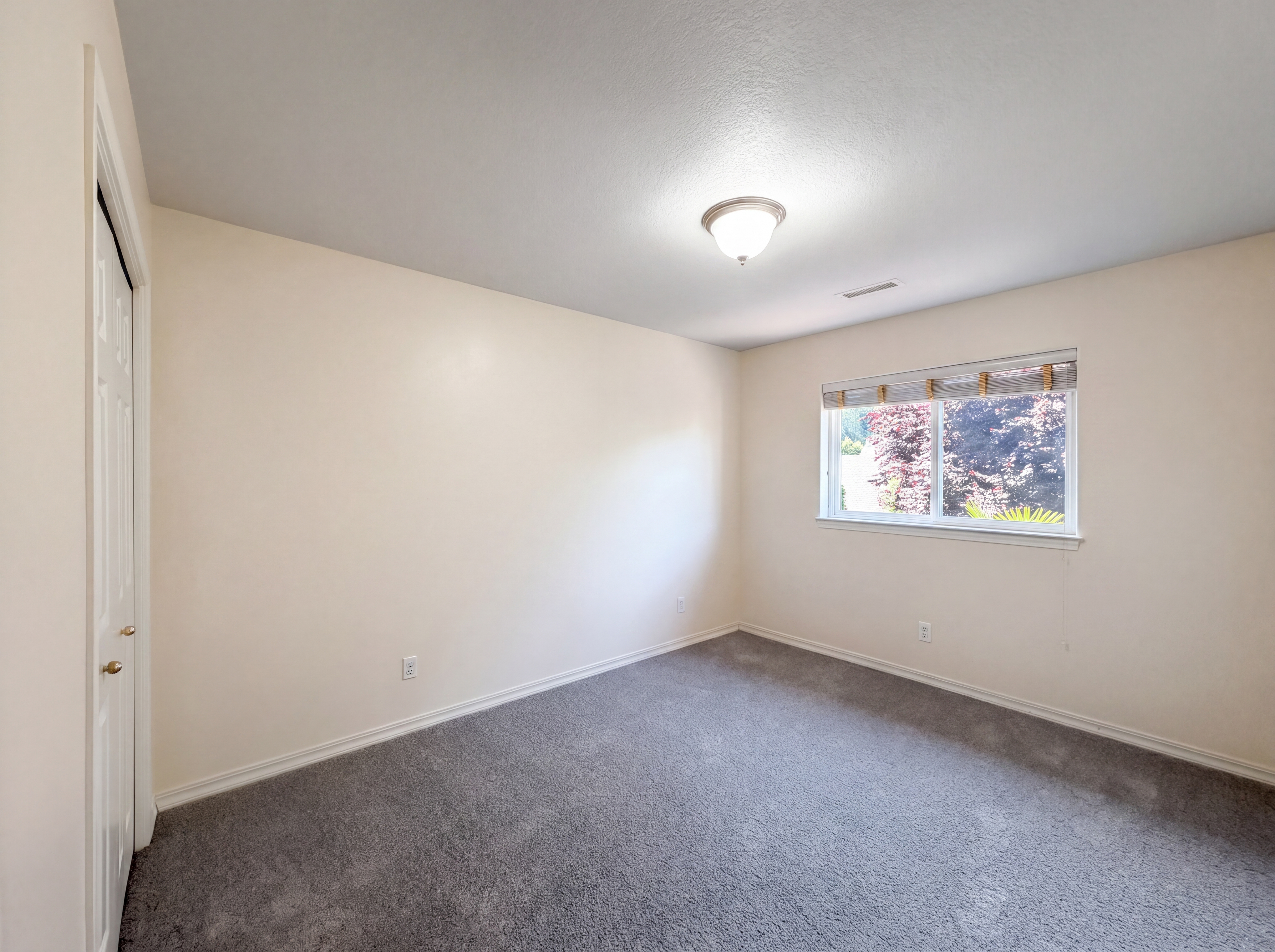 Photo 14 of 25 of 5880 SE Snowberry Ct, Hillsboro, OR