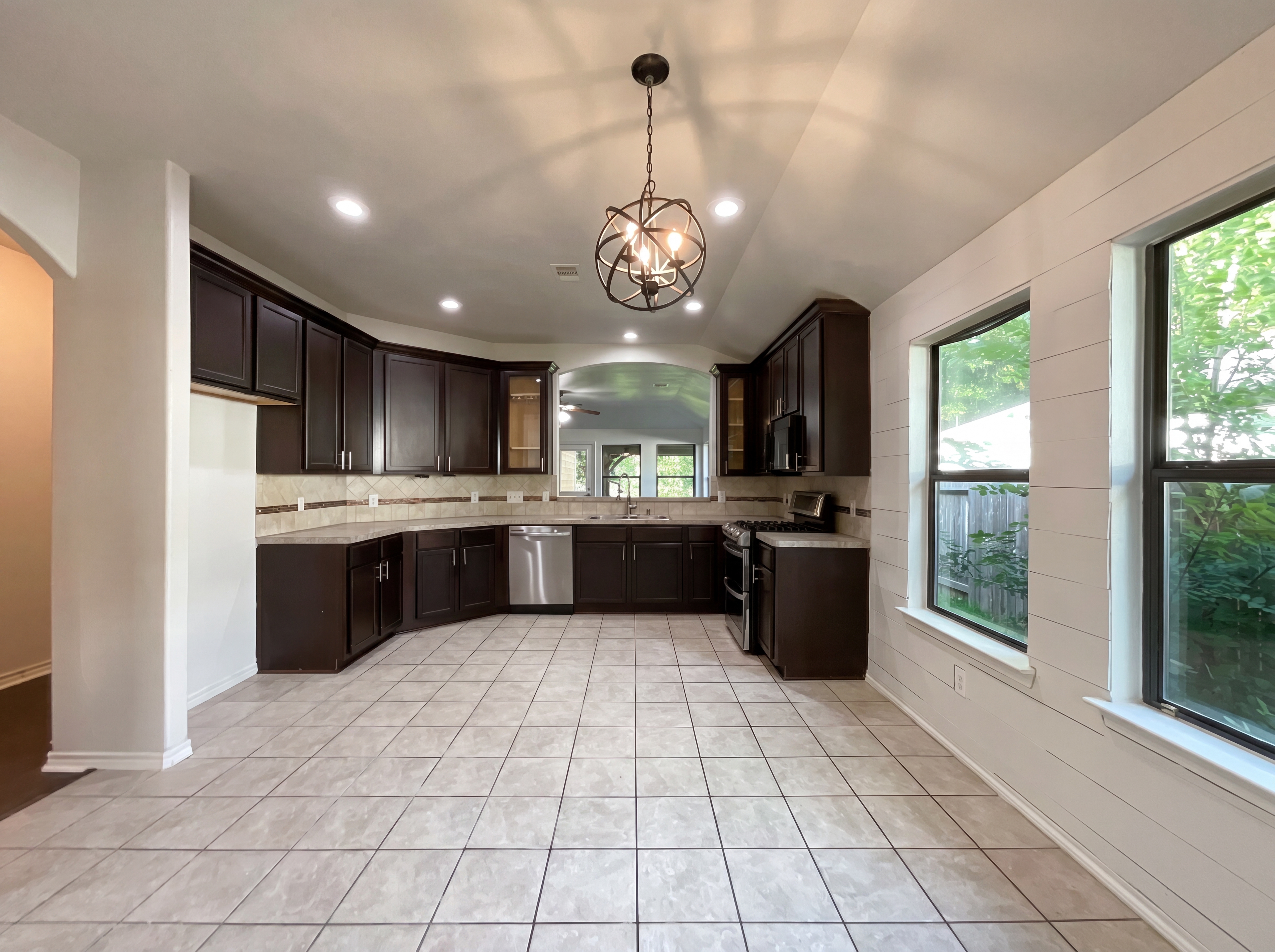 Photo 7 of 18 of 1603 Katydid Ct, Conroe, TX
