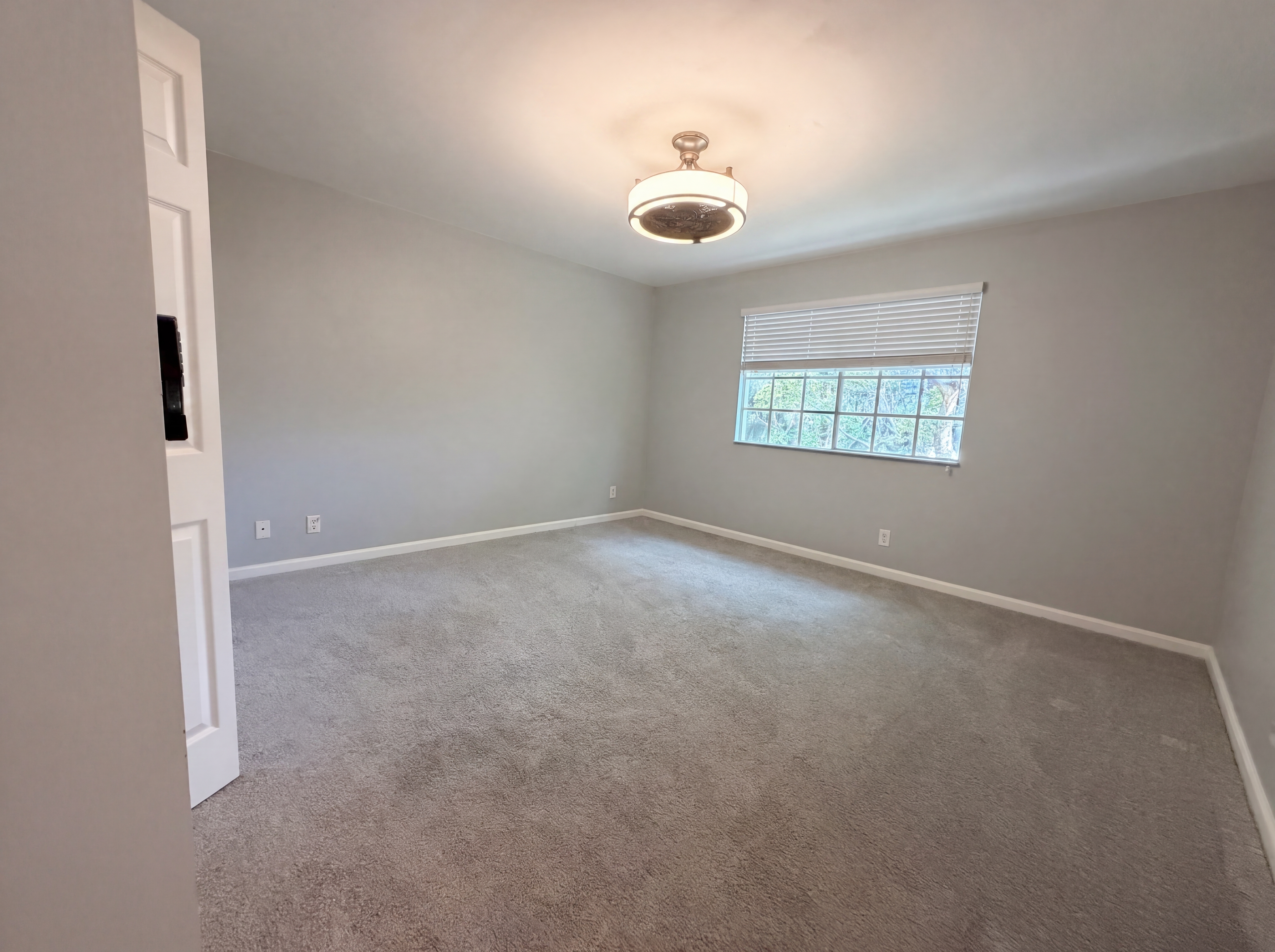 Photo 10 of 22 of 917 Imperial Lake Rd, West Palm Beach, FL