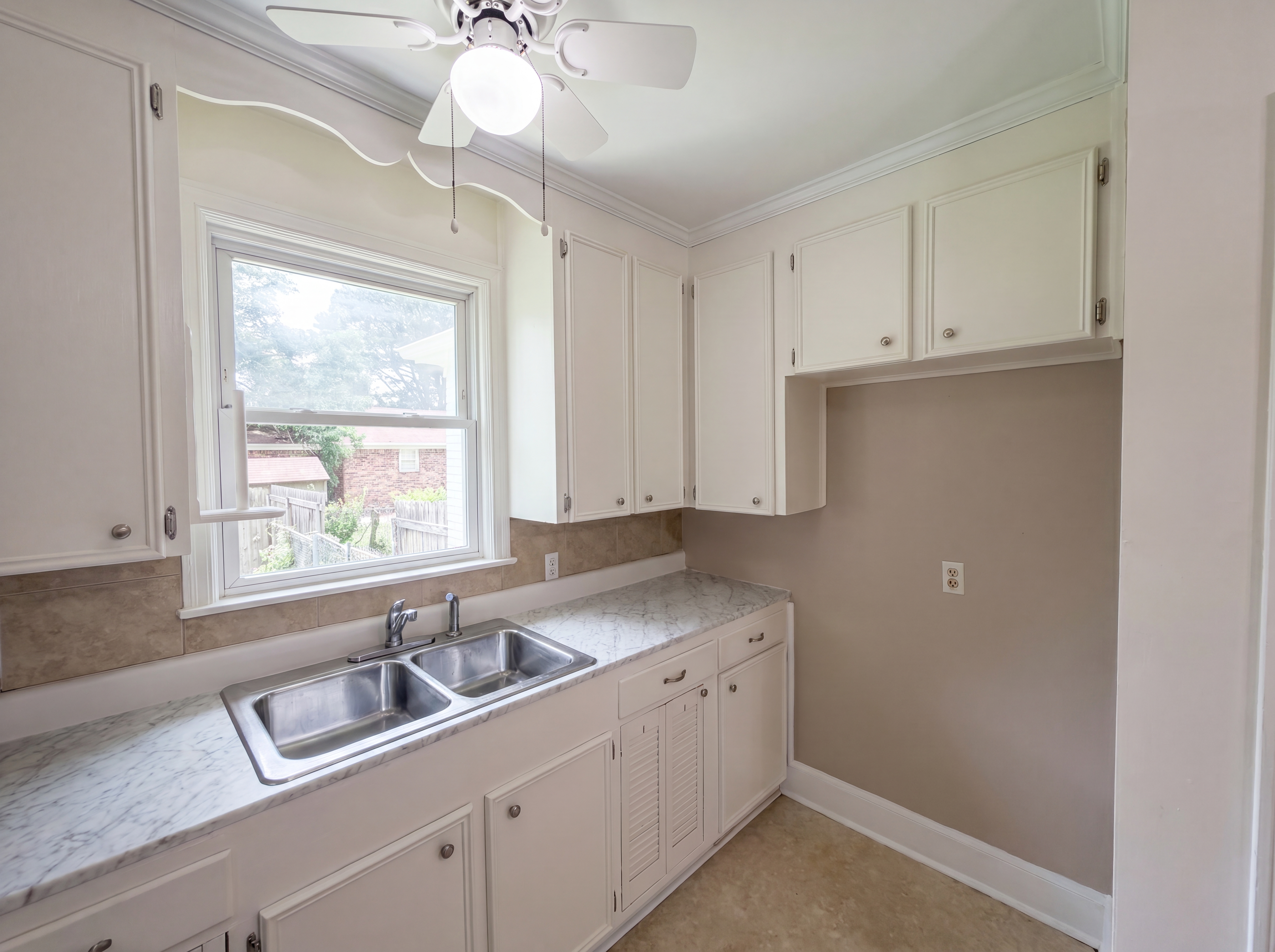 Photo 10 of 23 of 1558 Hazelwood Rd, Columbia, SC