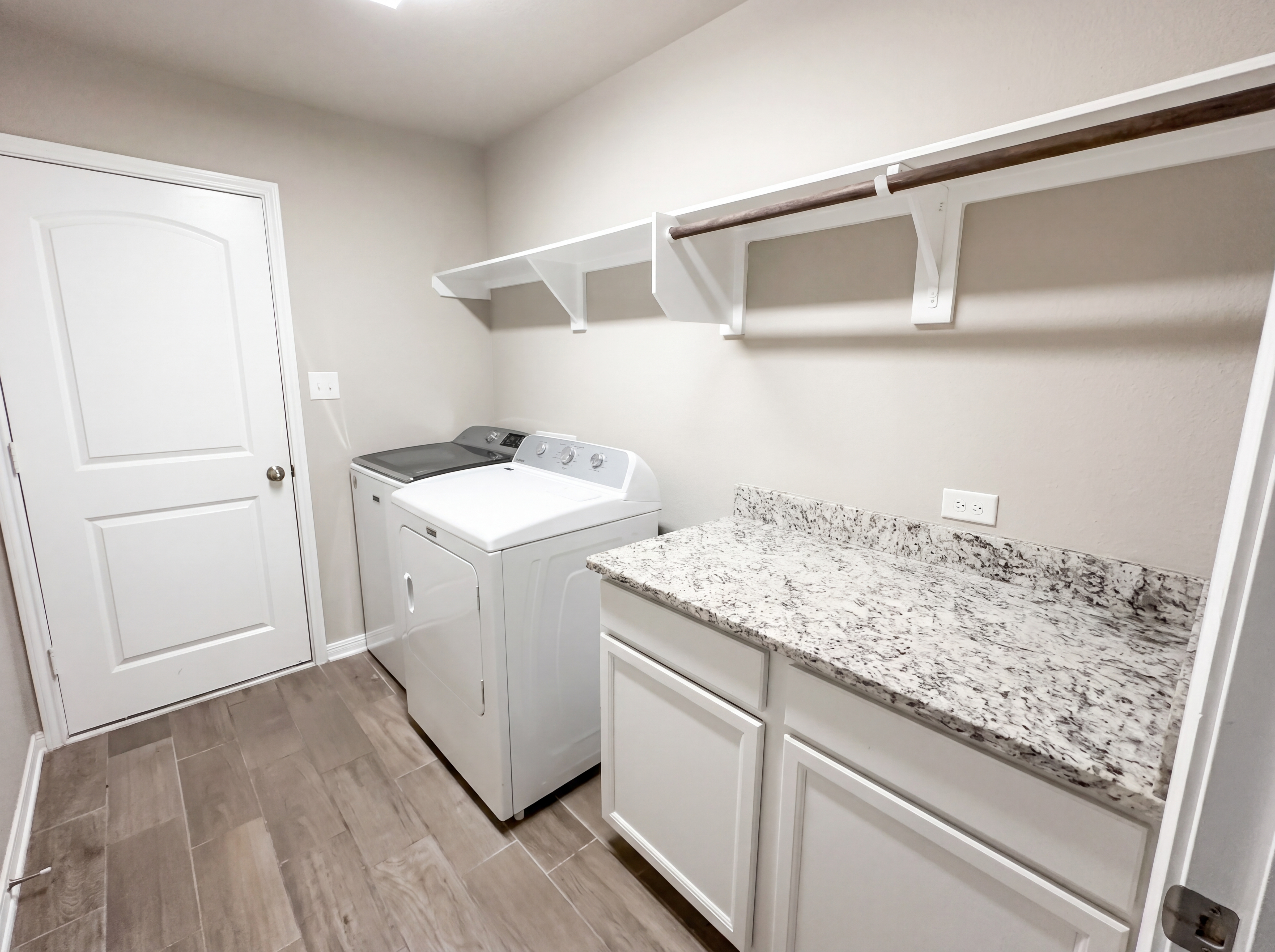 Photo 17 of 27 of 2132 Markley Dr, Bryan, TX