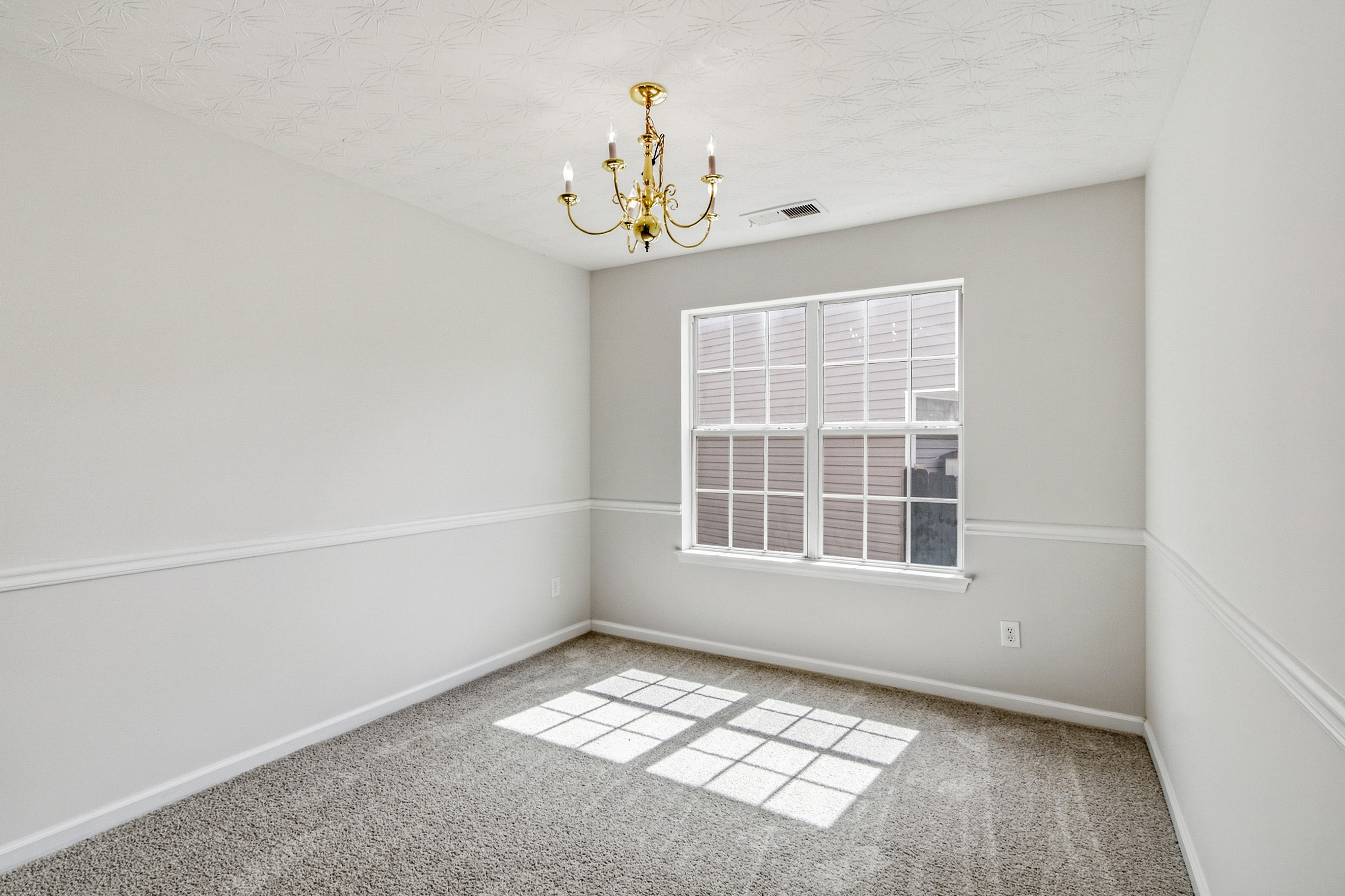 Photo 11 of 33 of 2571 S Hills, Riverdale, GA