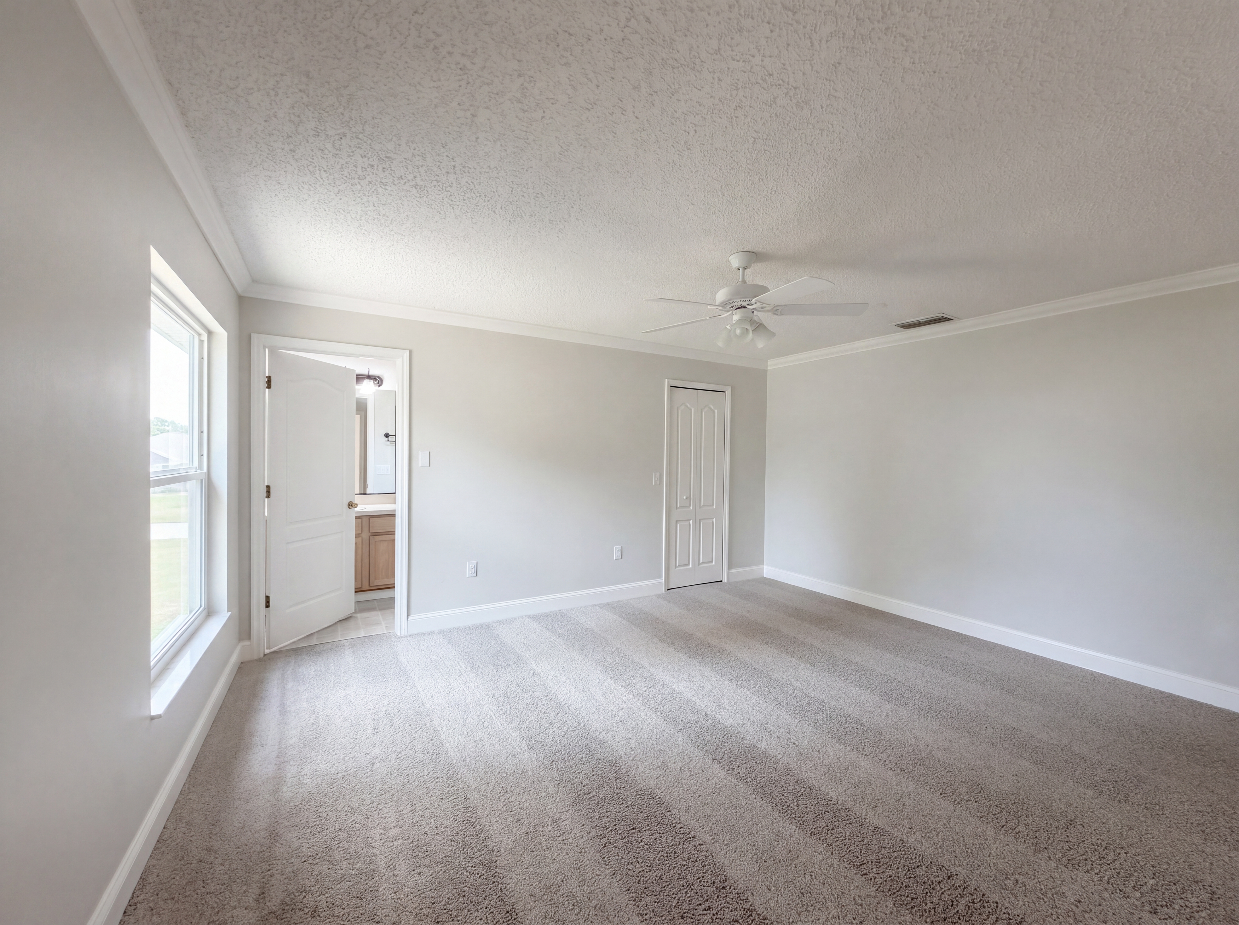 Photo 4 of 20 of 1360 Wildberry Ln, Deltona, FL