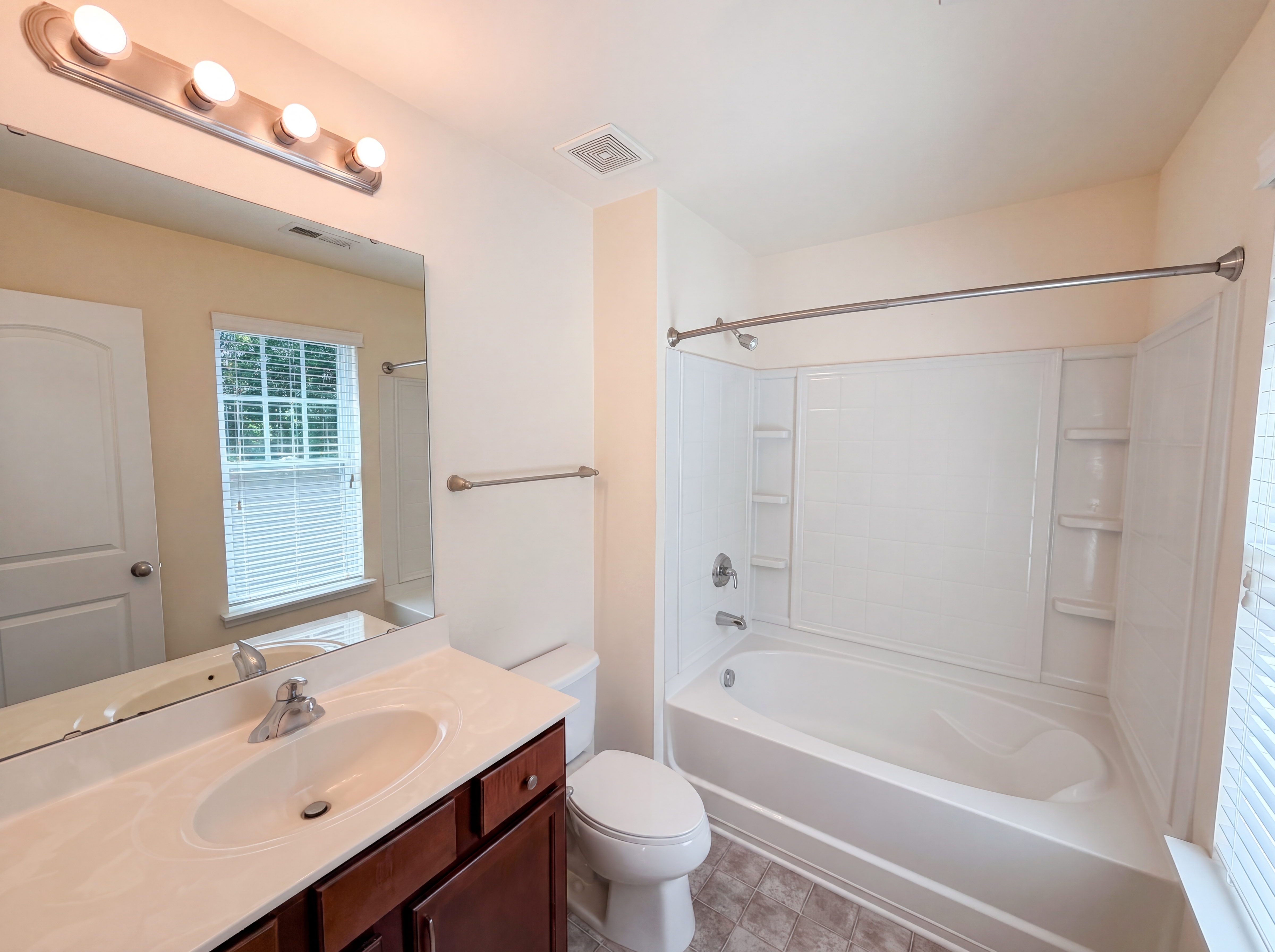 Photo 15 of 19 of 13809 Singleleaf Ln, Charlotte, NC