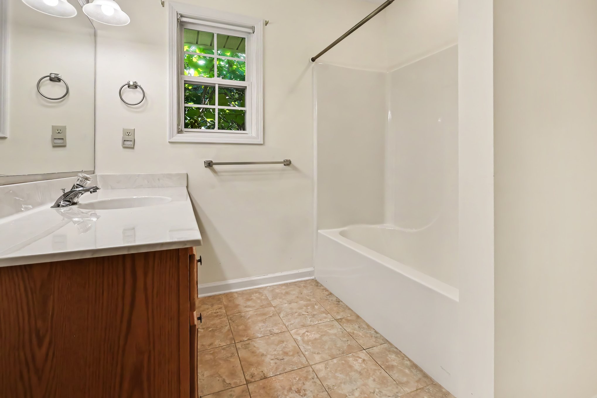 Photo 12 of 19 of 433 Kelly Way, Bellefontaine, OH