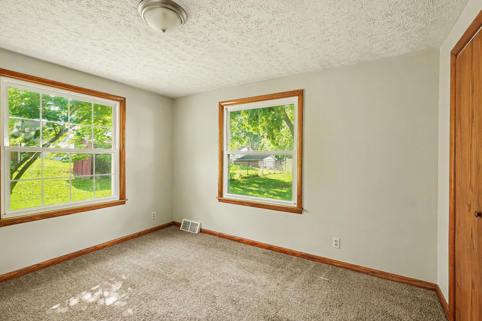 Photo 15 of 28 of 811 Leecrest St NW, Massillon, OH