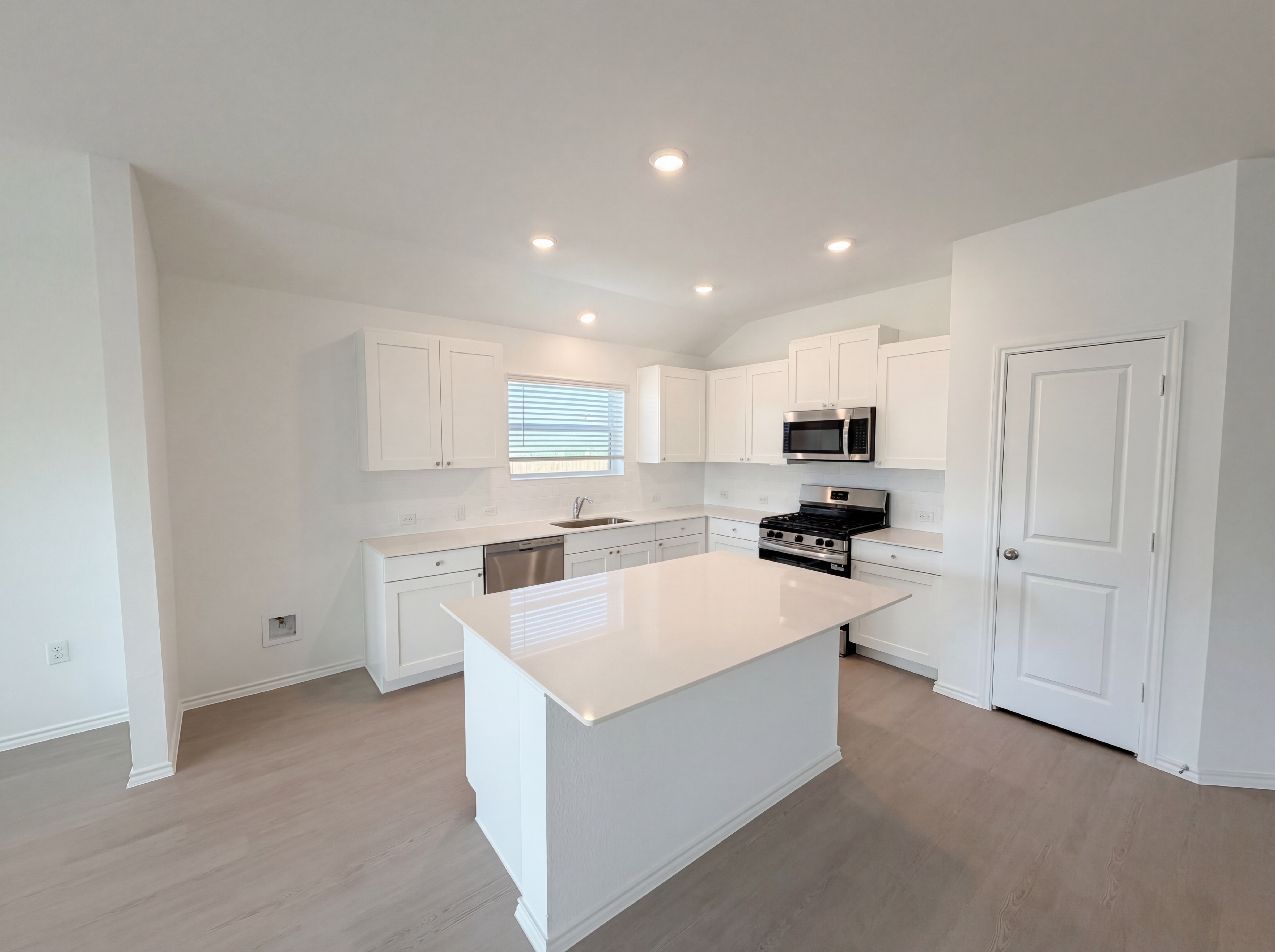 Photo 2 of 21 of 507 Vantage Dr, Hutto, TX