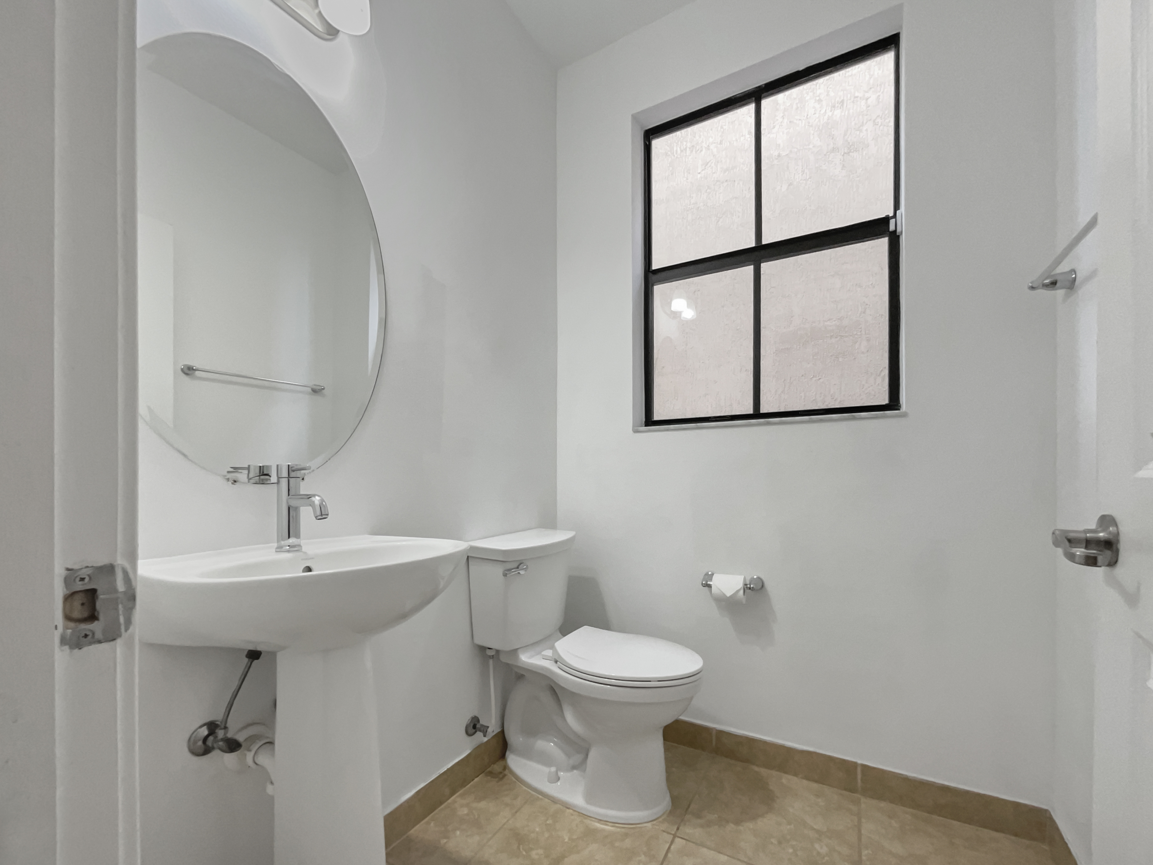 Photo 11 of 28 of 4879 NW 55th Pl, Fort Lauderdale, FL