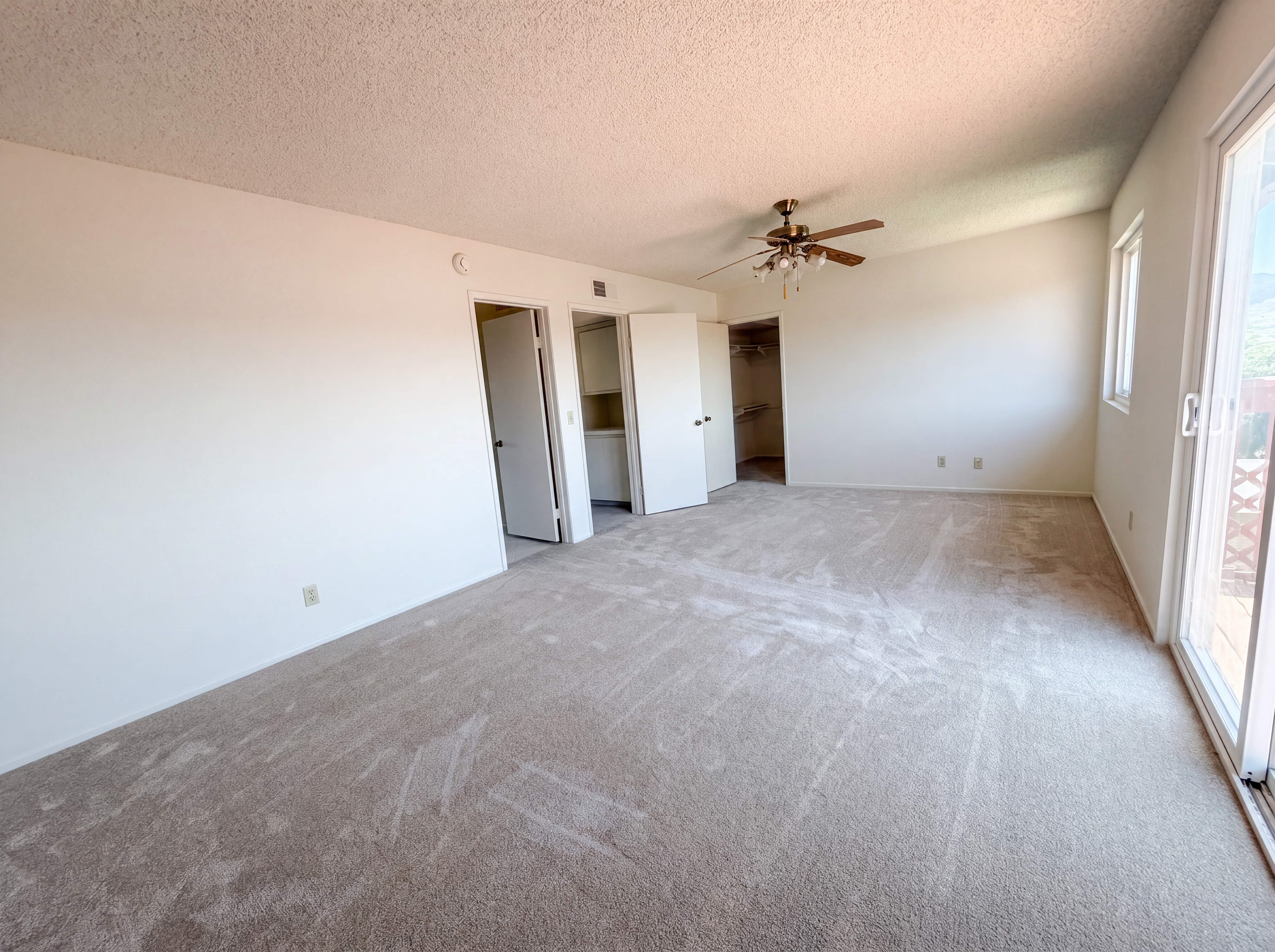 Photo 4 of 26 of 8949 Corte Pellejo, Spring Valley, CA