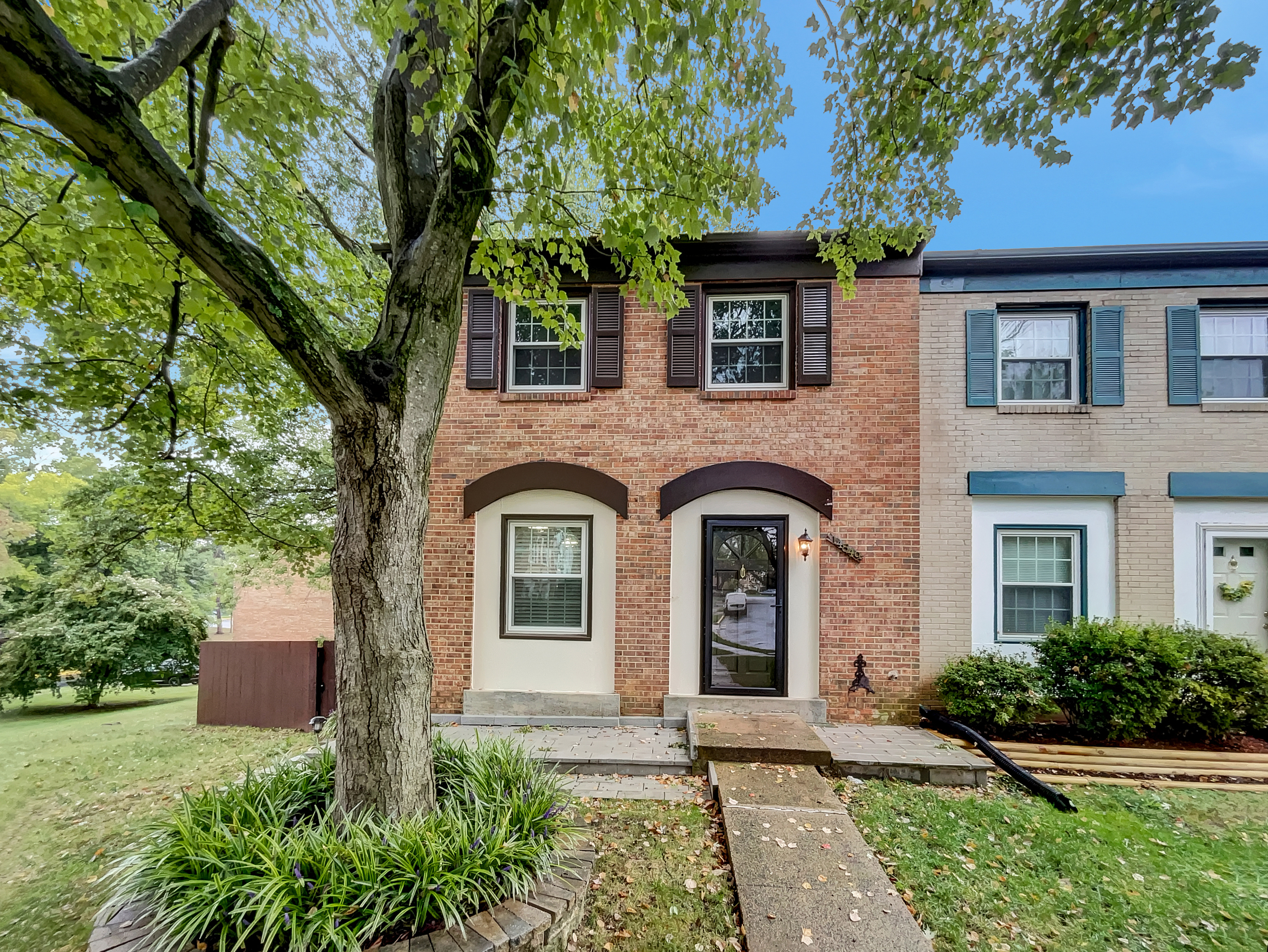 Photo 2 of 22 of 14849 Leicester Ct, Centreville, VA
