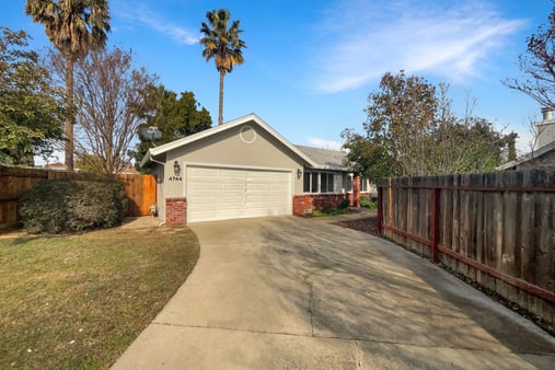 Photo 1 of 28 of 4744 Ponderay Ln, Sacramento, CA