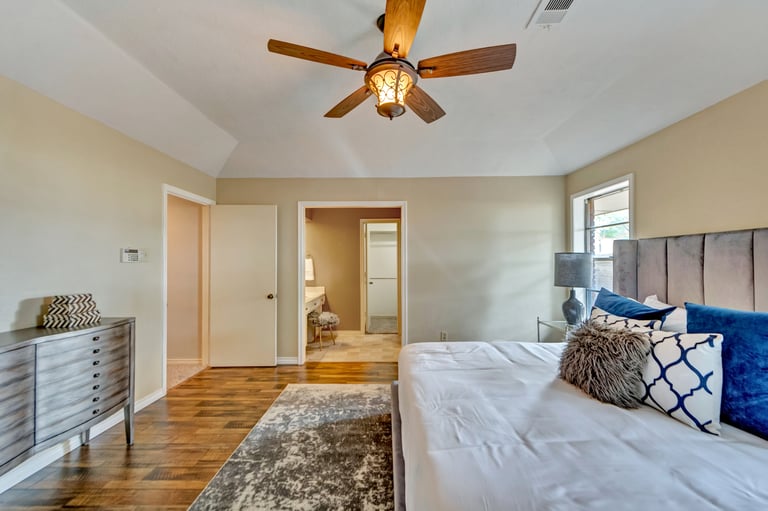 Photo 18 of 40 - 1526 Jody Ln, Irving, TX 75061