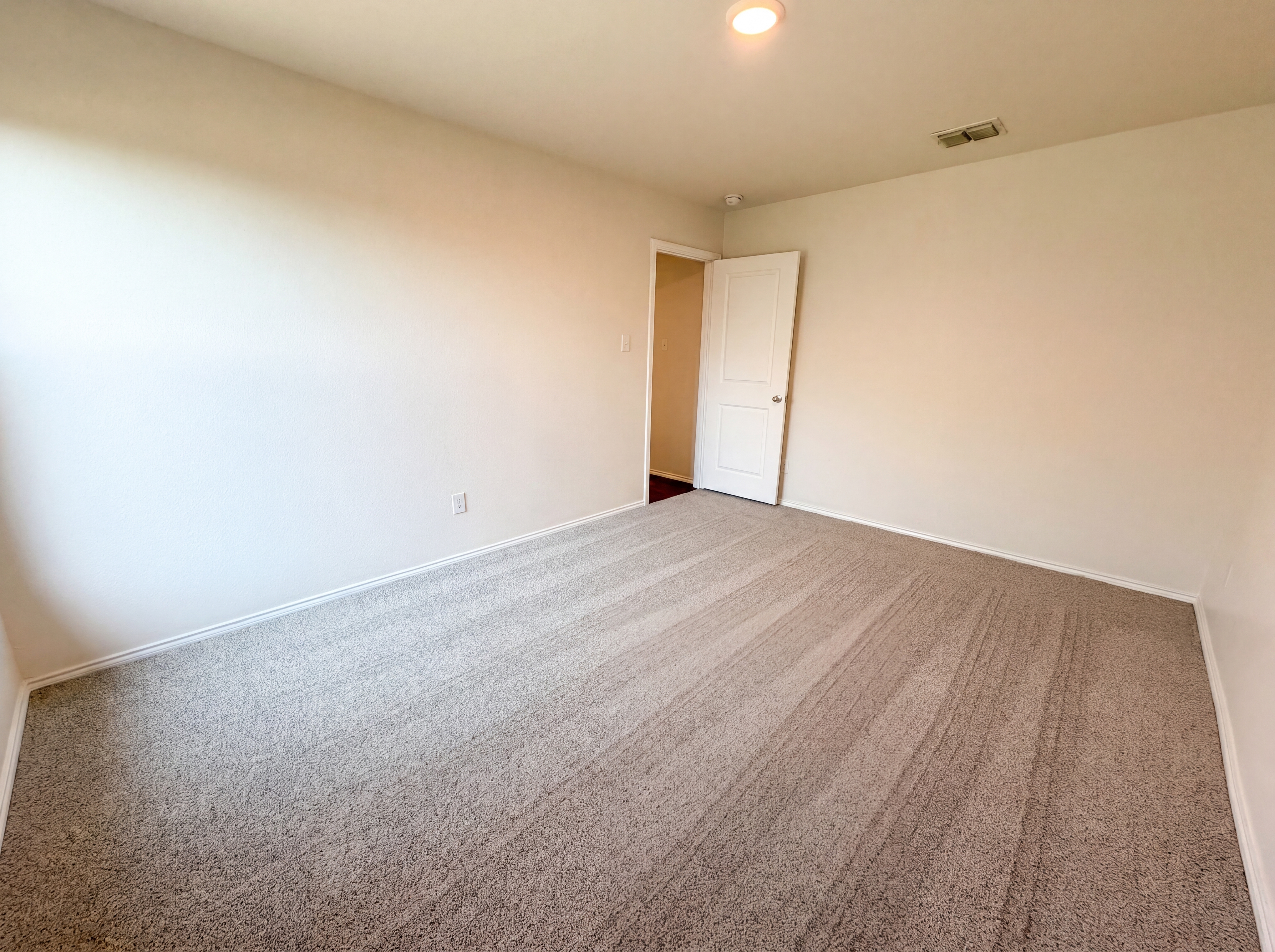 Photo 11 of 17 of 2214 Nightgrove Cir, Crandall, TX