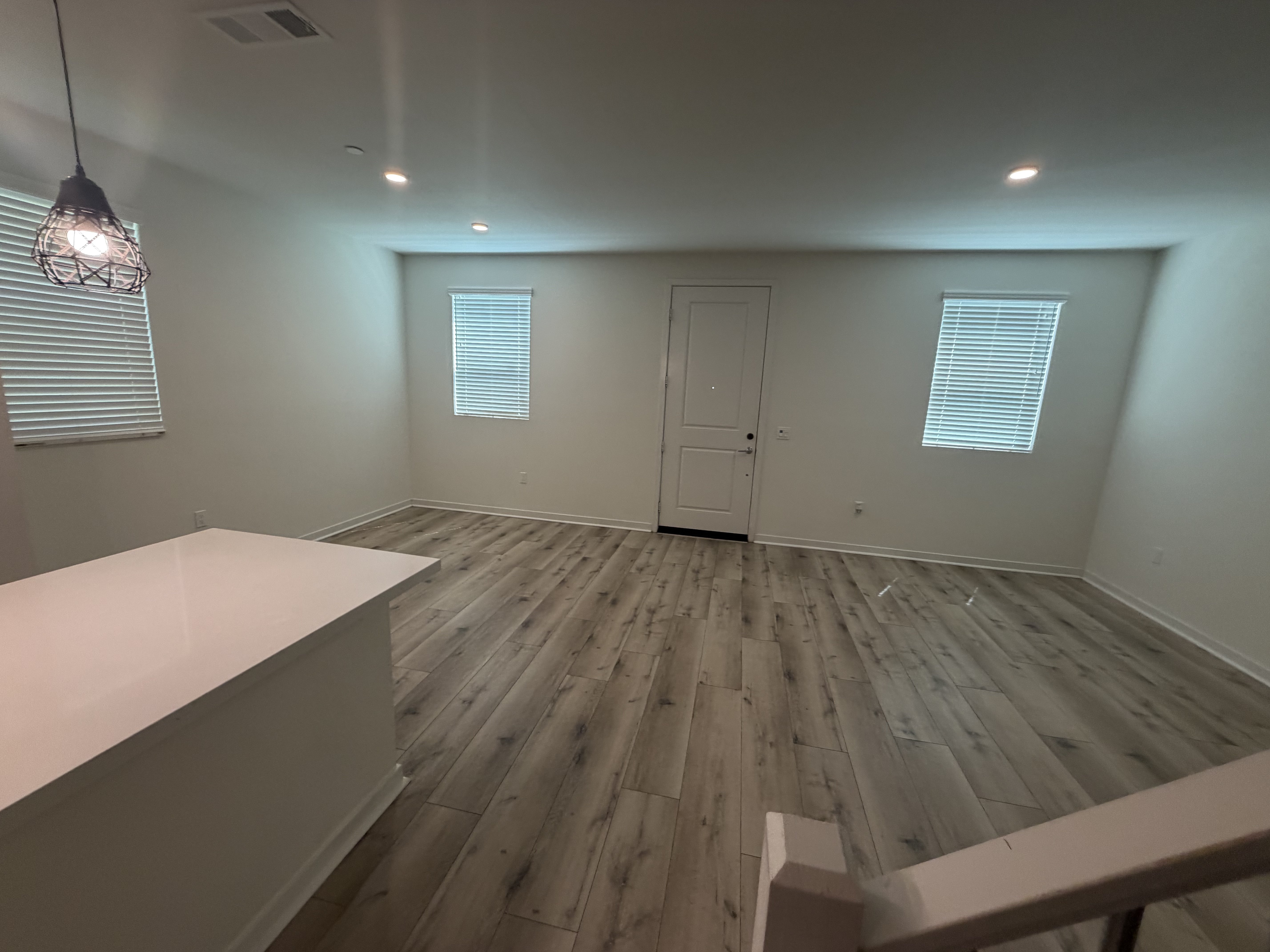 Photo 5 of 21 of 573 Winchester Dr, Oxnard, CA