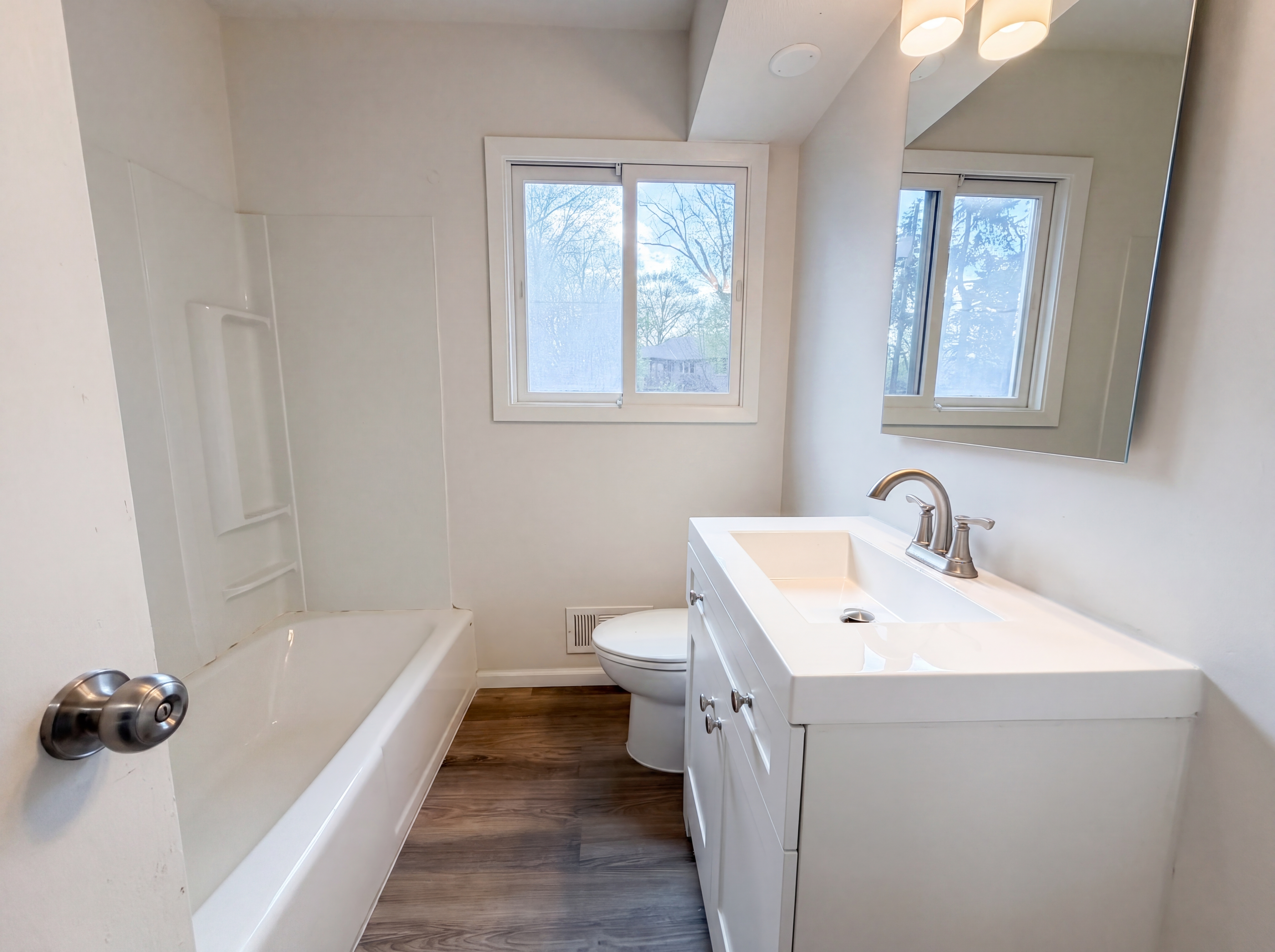 Photo 10 of 34 of 4835 Sandra Ln, White Bear Lake, MN