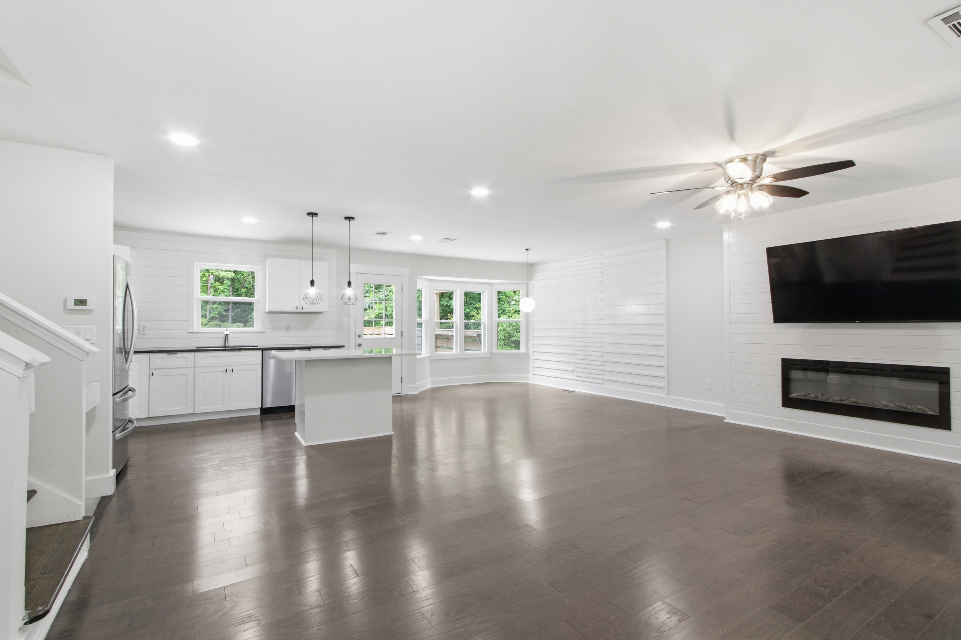 Photo 12 of 33 of 1239 Ashbrook Dr, Lawrenceville, GA