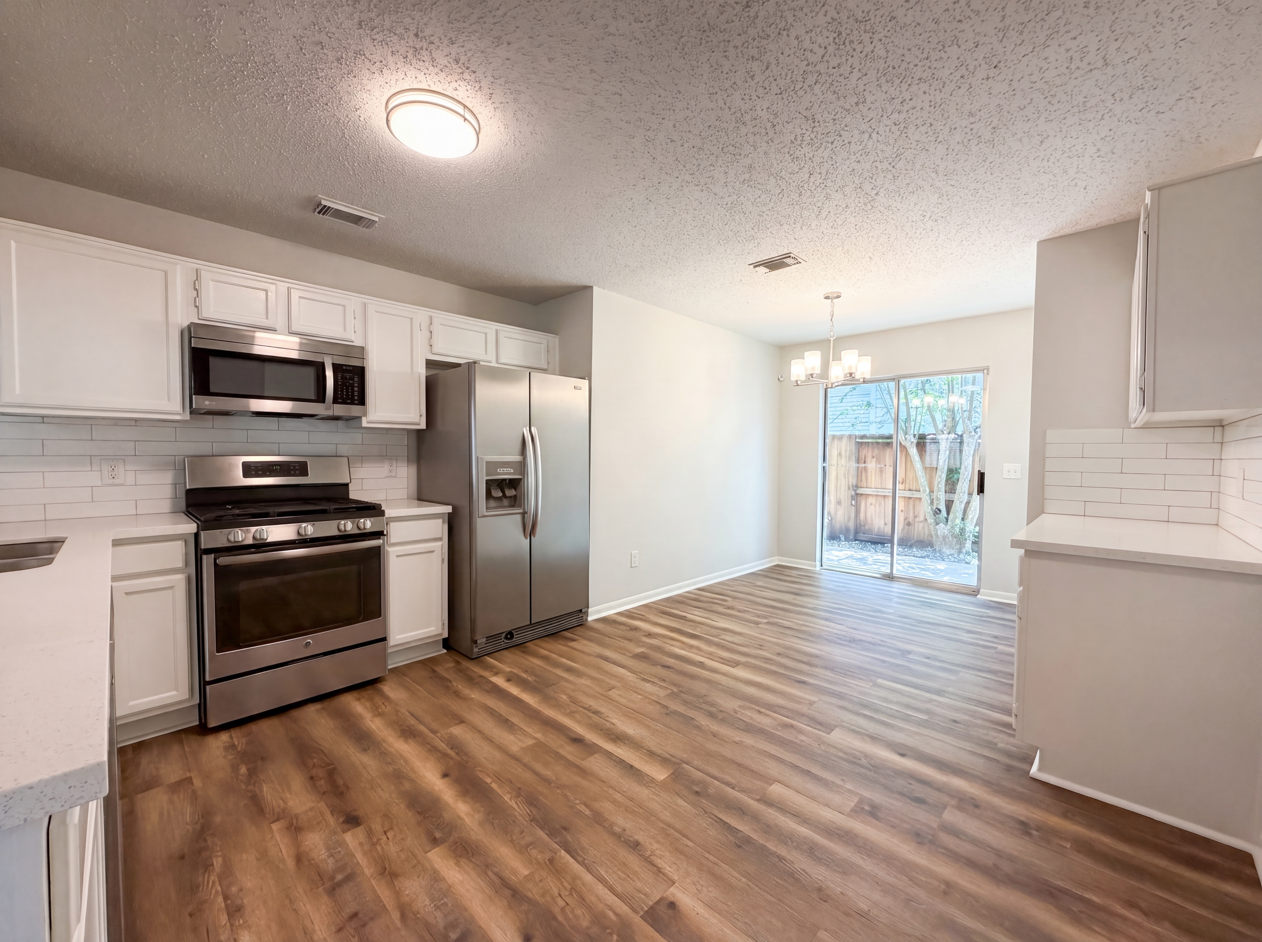 Photo 8 of 17 of 10422 Elk Point Ln, Houston, TX