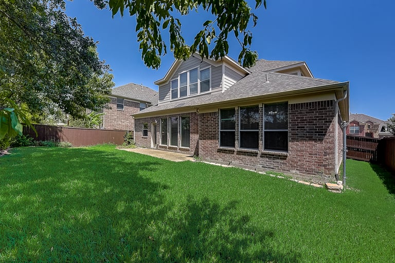 Photo 9 of 42 - 8305 Foothill Dr, Plano, TX 75024