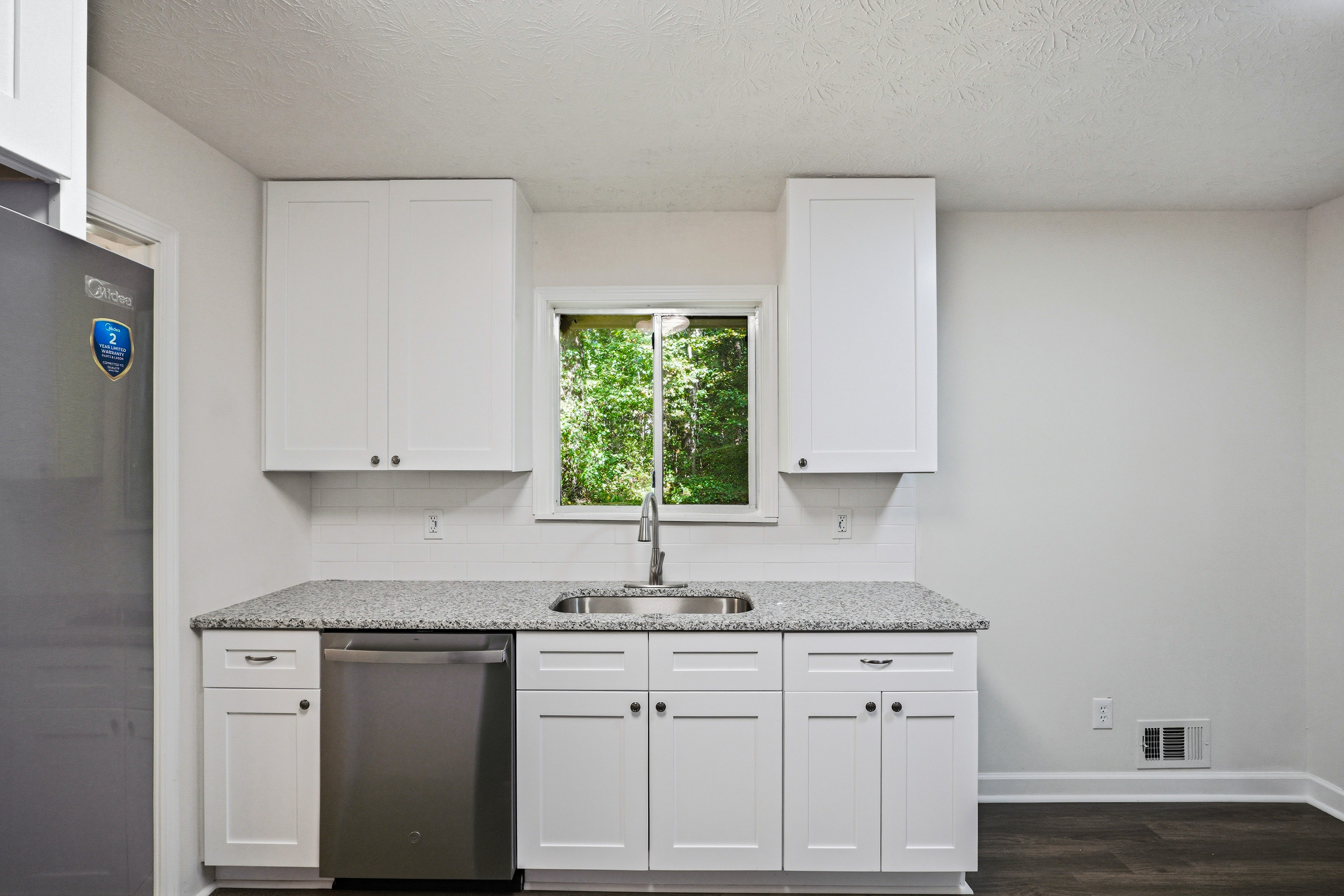 Photo 10 of 29 of 7052 Lodgepole Dr, Morrow, GA
