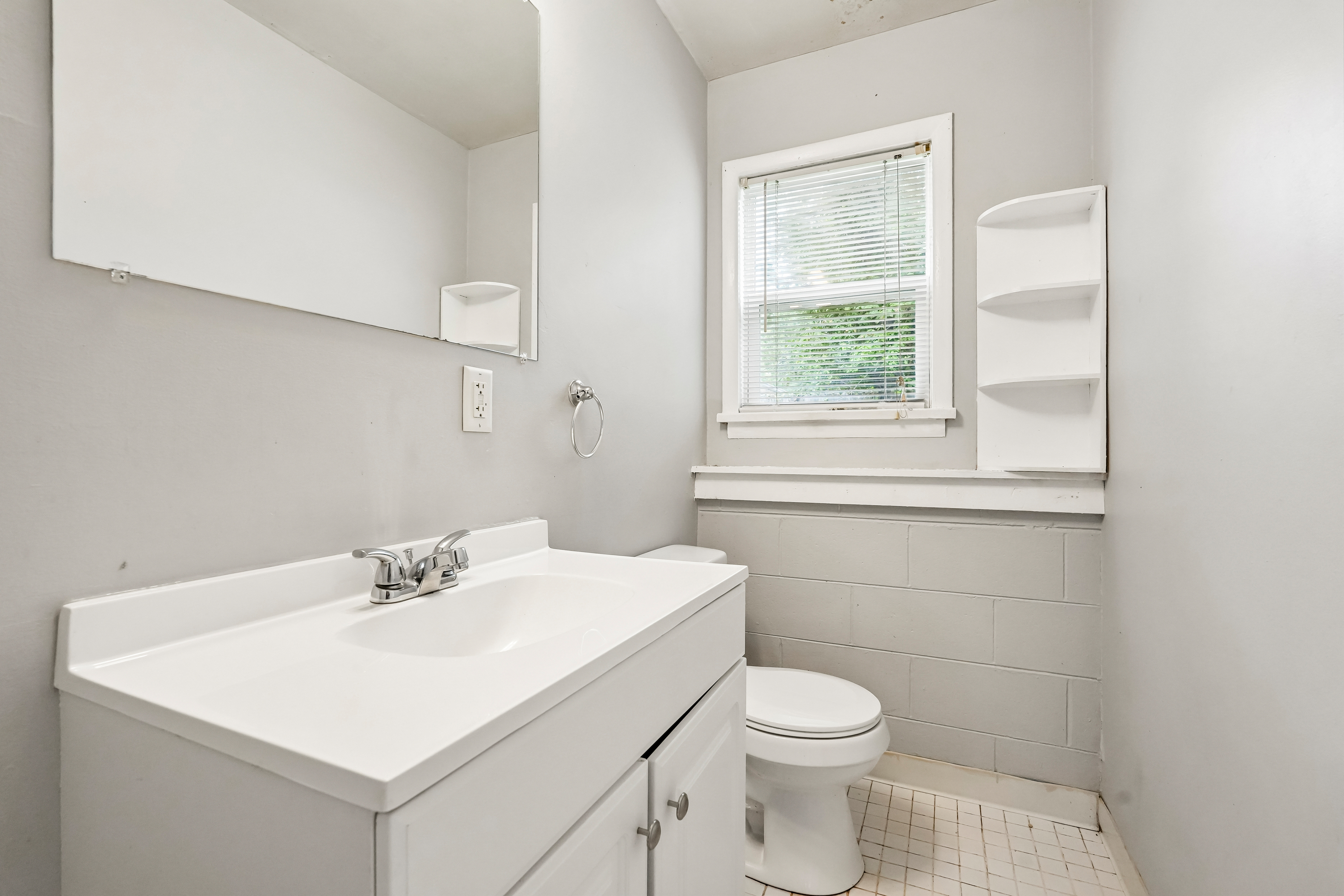 Photo 6 of 49 of 6147 E 40th St, Indianapolis, IN