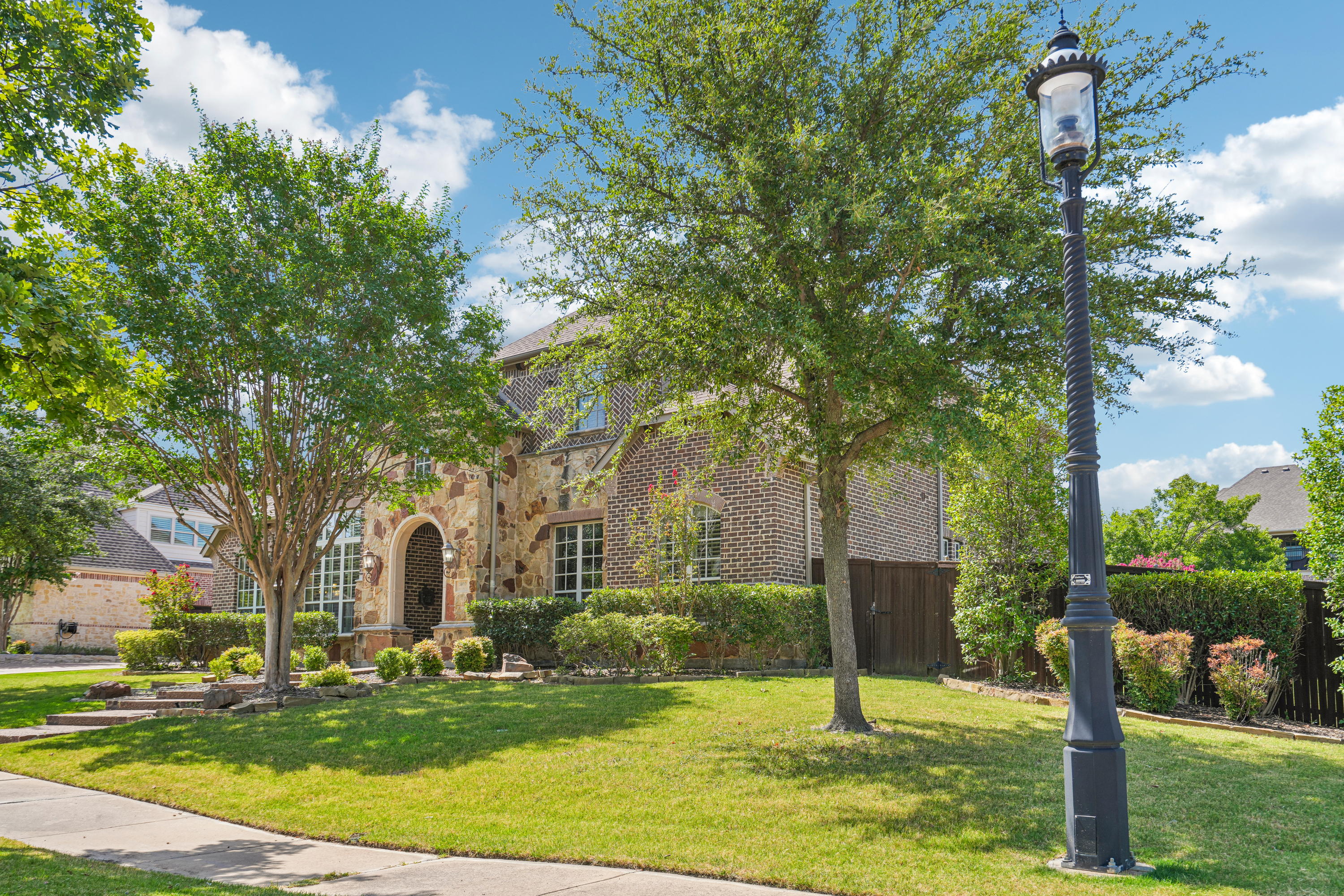 Photo 3 of 56 of 2800 Seven Shields Ln, Lewisville, TX