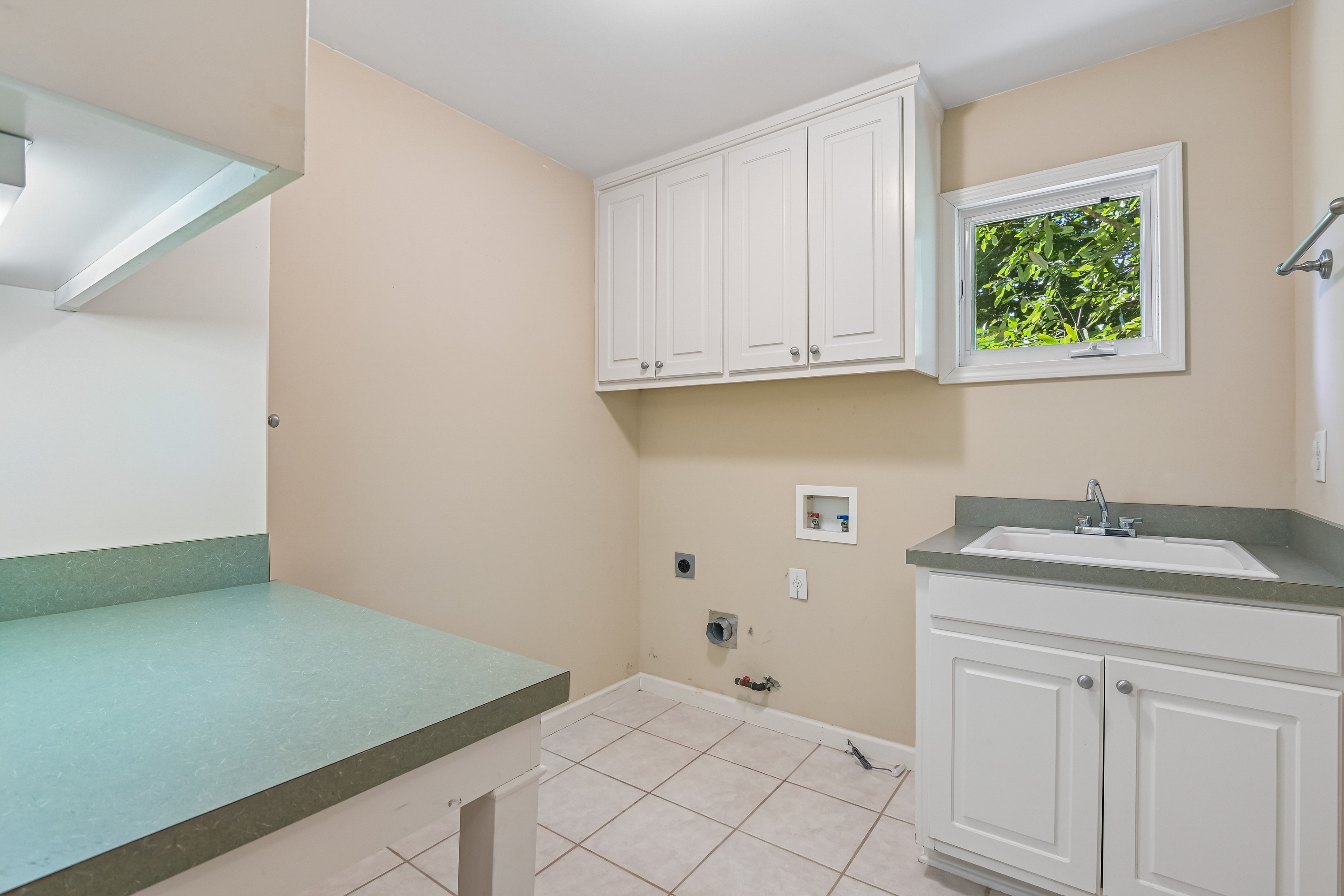 Photo 32 of 73 of 720 Barberry Dr, Alpharetta, GA