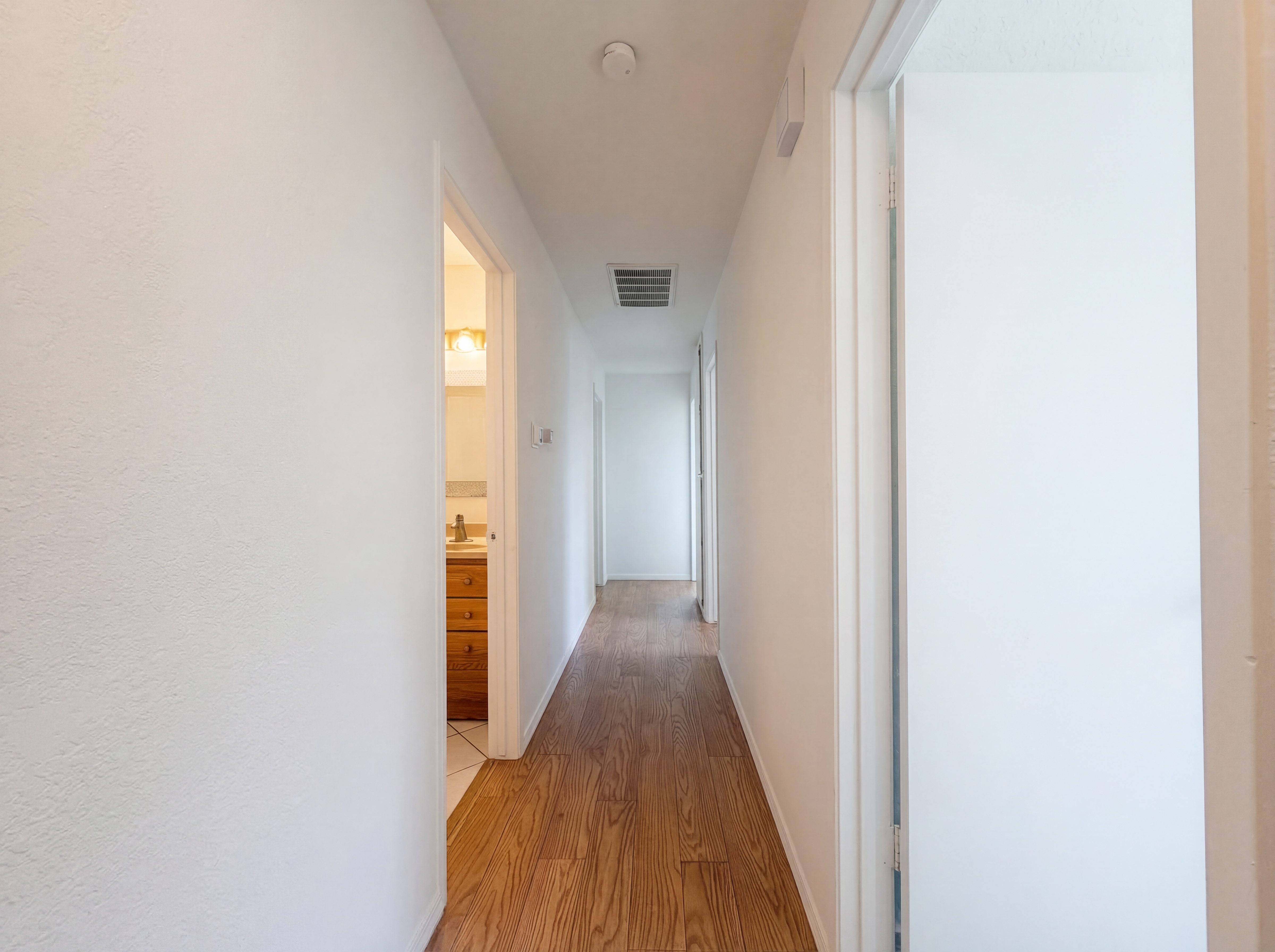 Photo 17 of 33 of 4814 Monet Way, Sacramento, CA