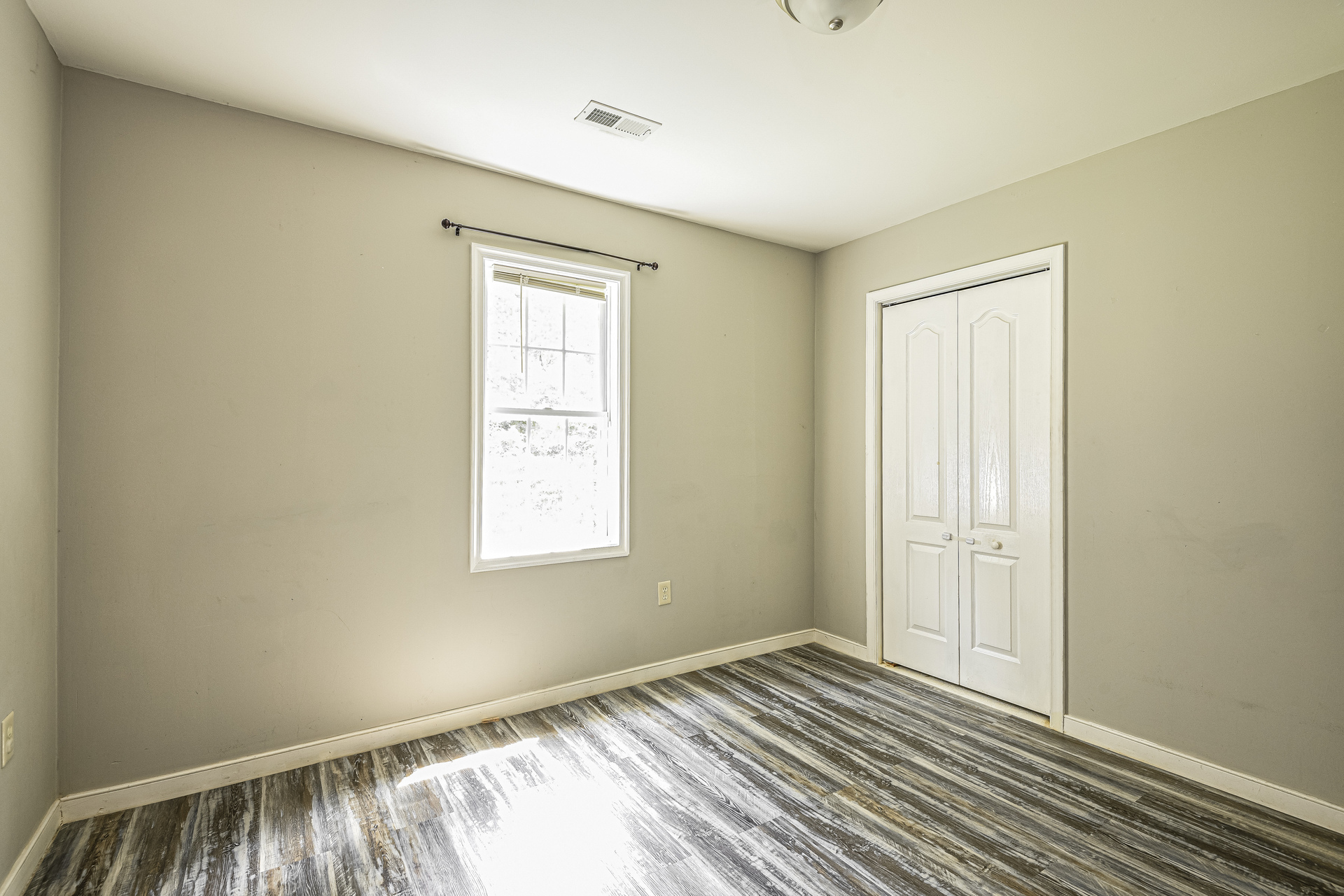 Photo 14 of 21 of 825 Nottoway Ave, Blackstone, VA
