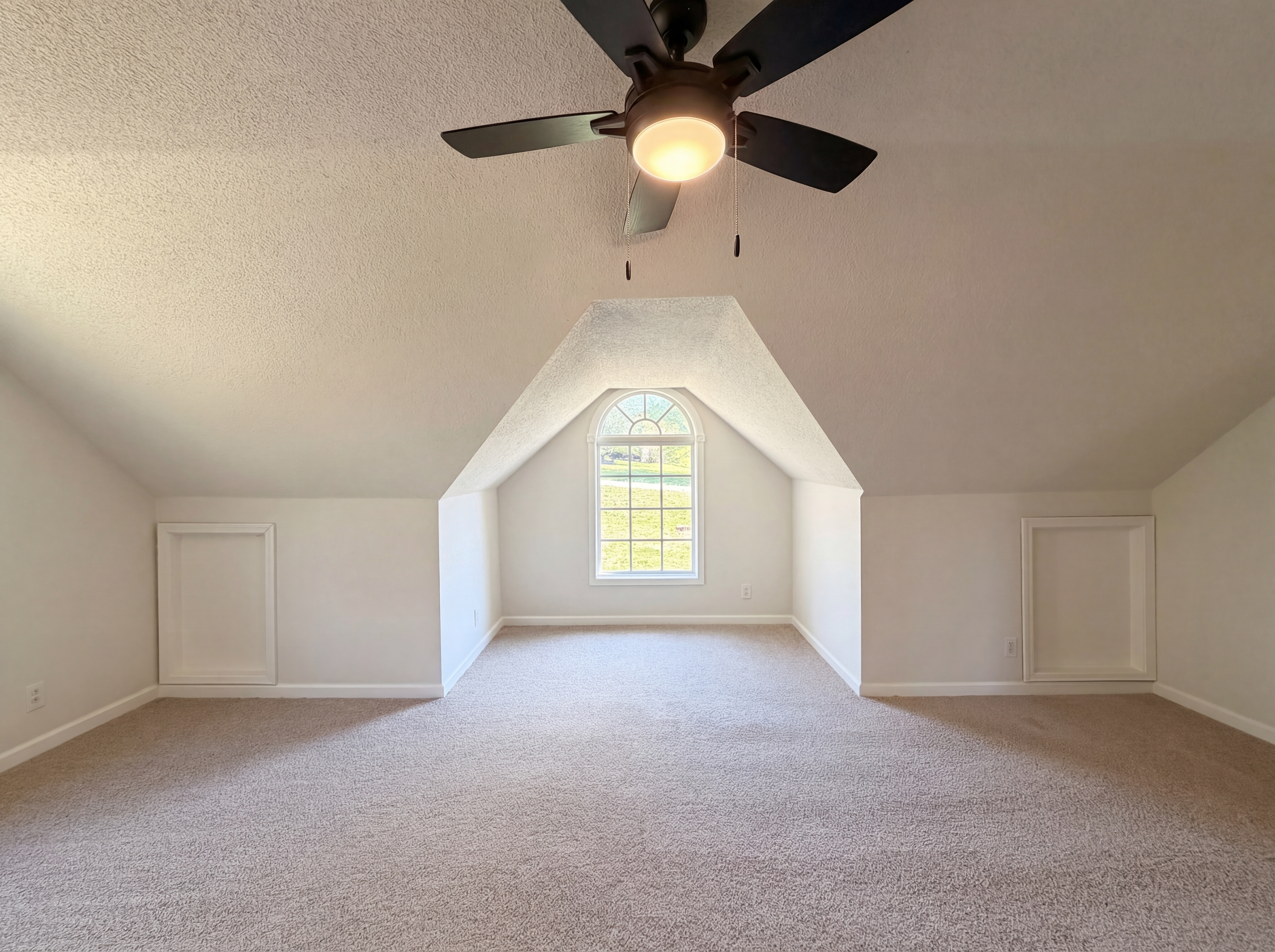 Photo 14 of 23 of 1666 Sparkleberry Dr, Clarksville, TN