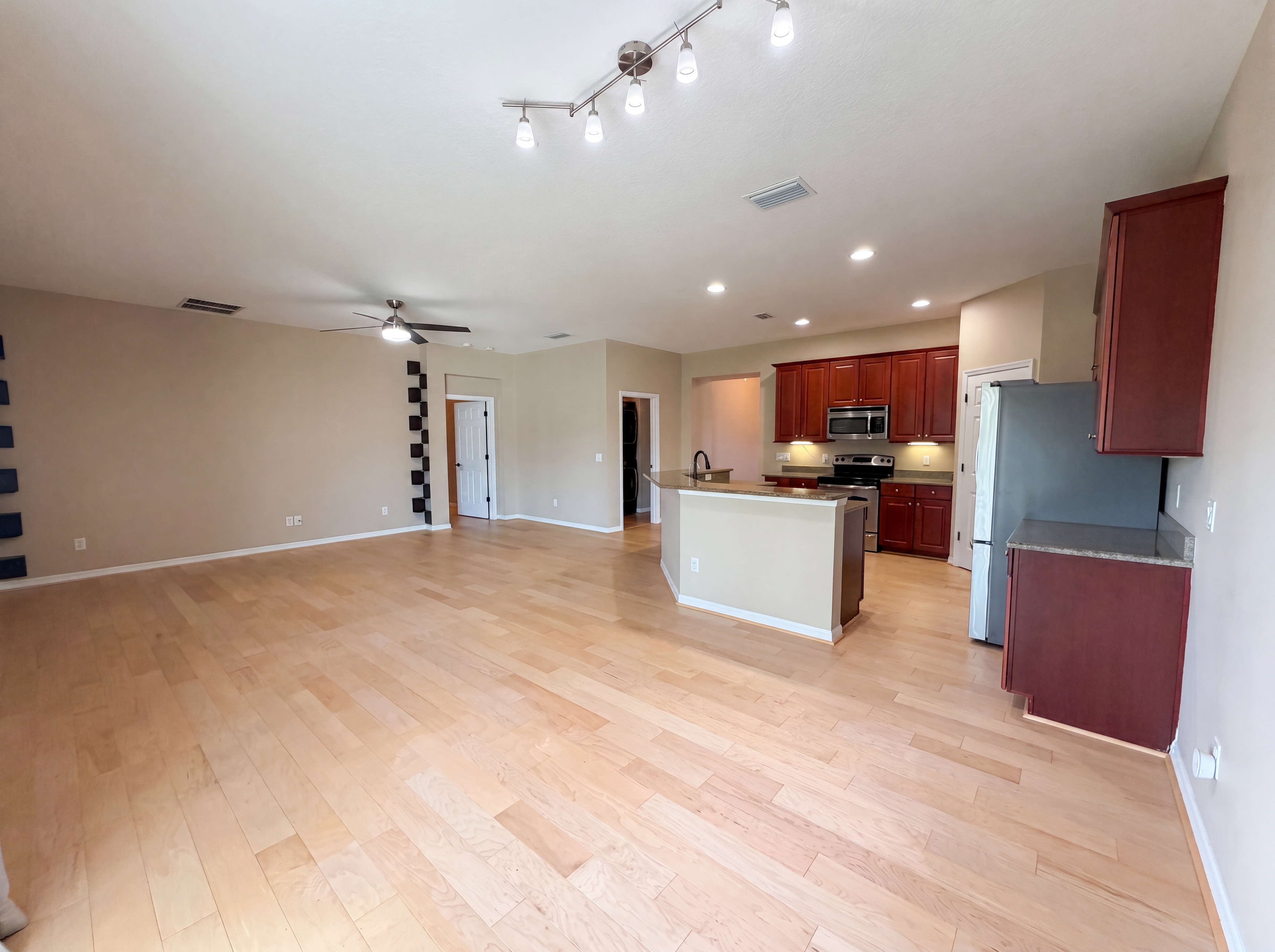 Photo 11 of 27 of 5605 Windsong Oak Dr, Leesburg, FL