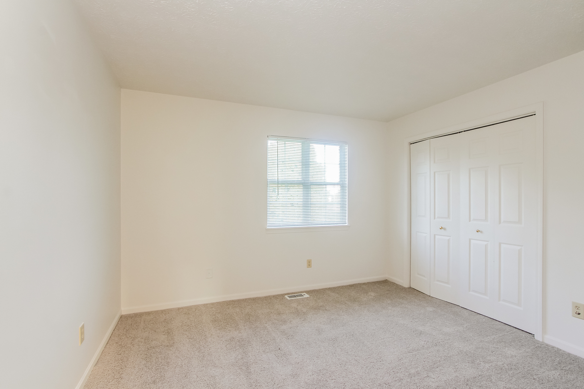 Photo 12 of 22 of 7641 Germander Ln, Indianapolis, IN