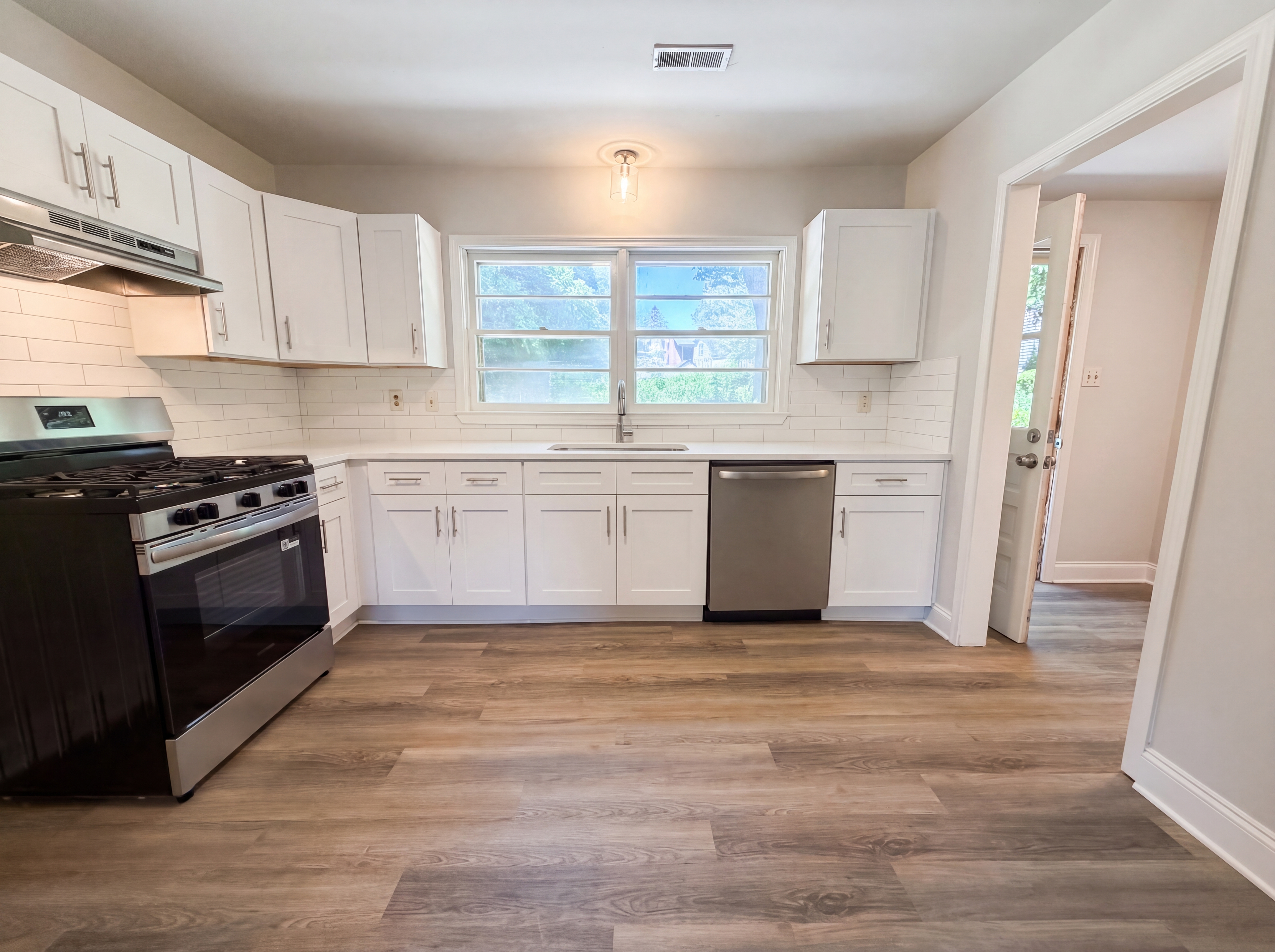 Photo 2 of 19 of 1438 Buckingham Ave, Gastonia, NC