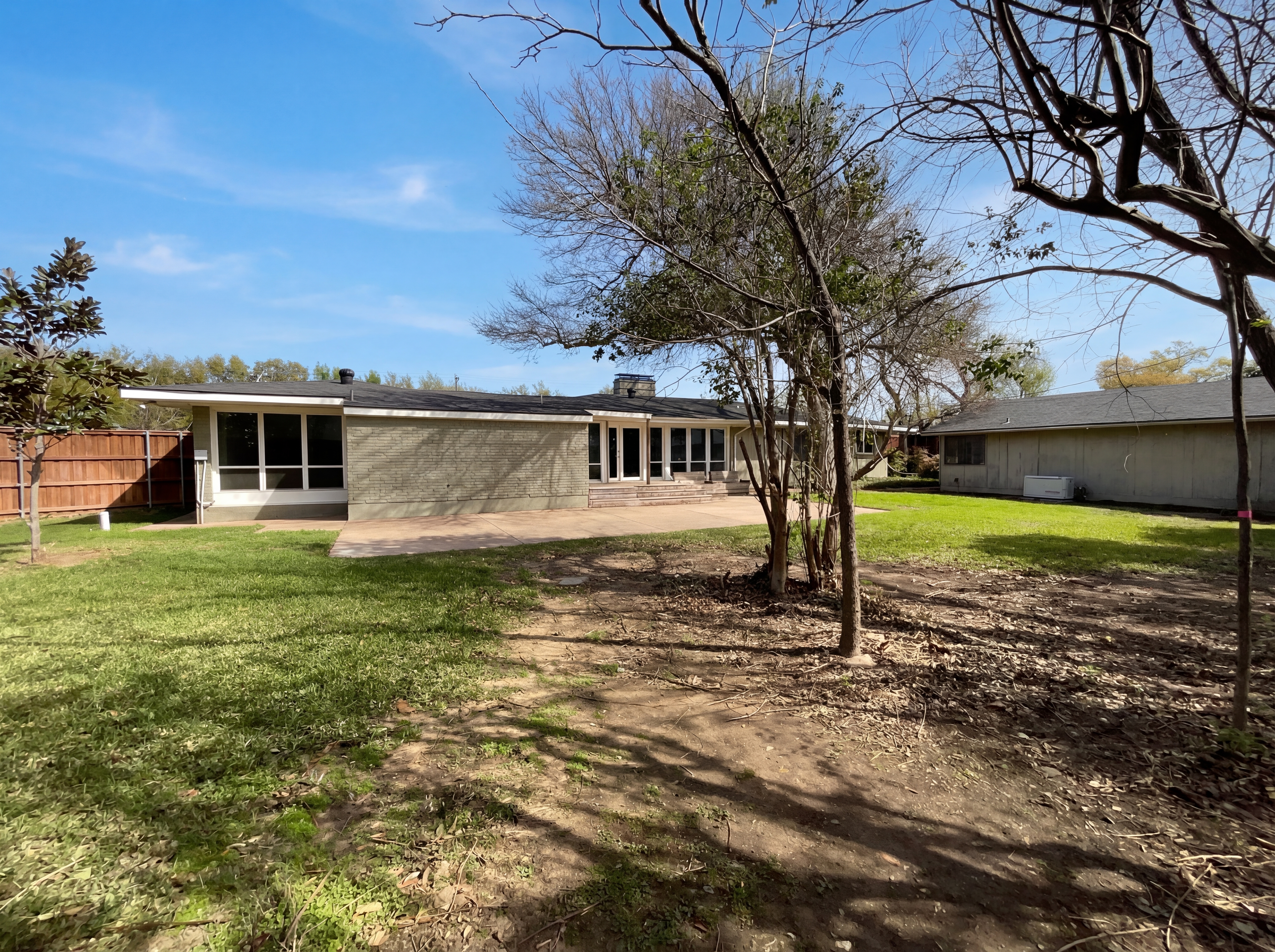 Photo 14 of 18 of 4106 Walnut Hill Ln, Dallas, TX