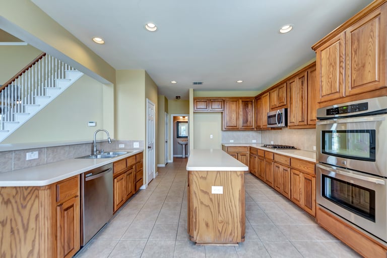 Photo 2 of 39 - 4213 Calloway Dr, Mansfield, TX 76063