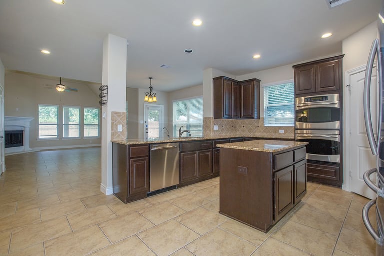 Photo 8 of 17 - 10906 Lombardia Ct, Richmond, TX 77406