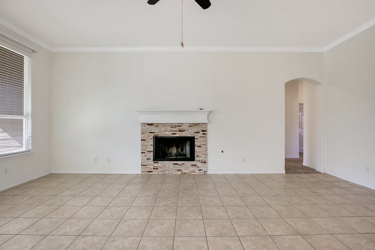Photo 12 of 27 - 1104 Hidden Lake Dr, Burleson, TX 76028