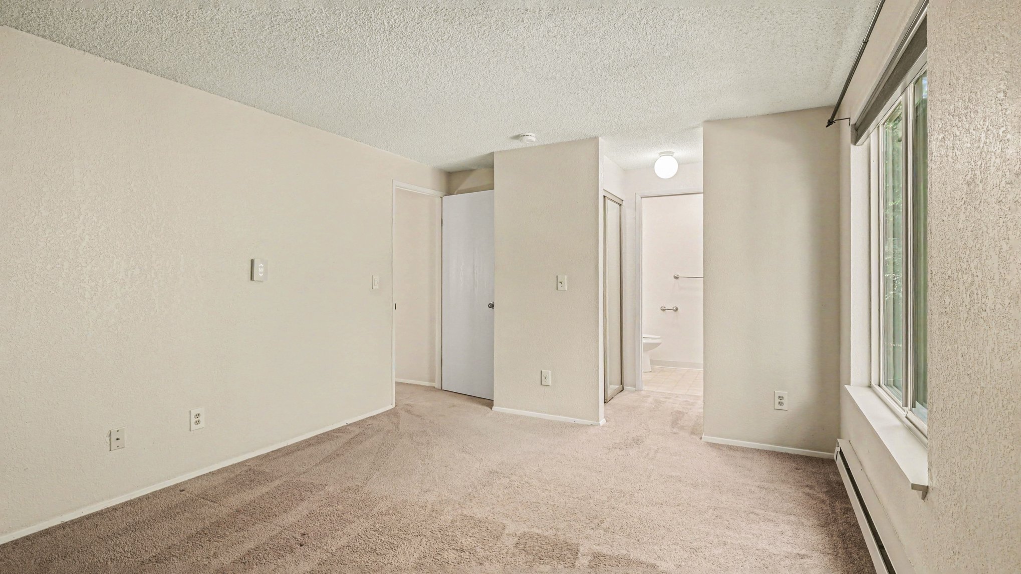 Photo 4 of 17 of 8033 145th Ave NE, Redmond, WA