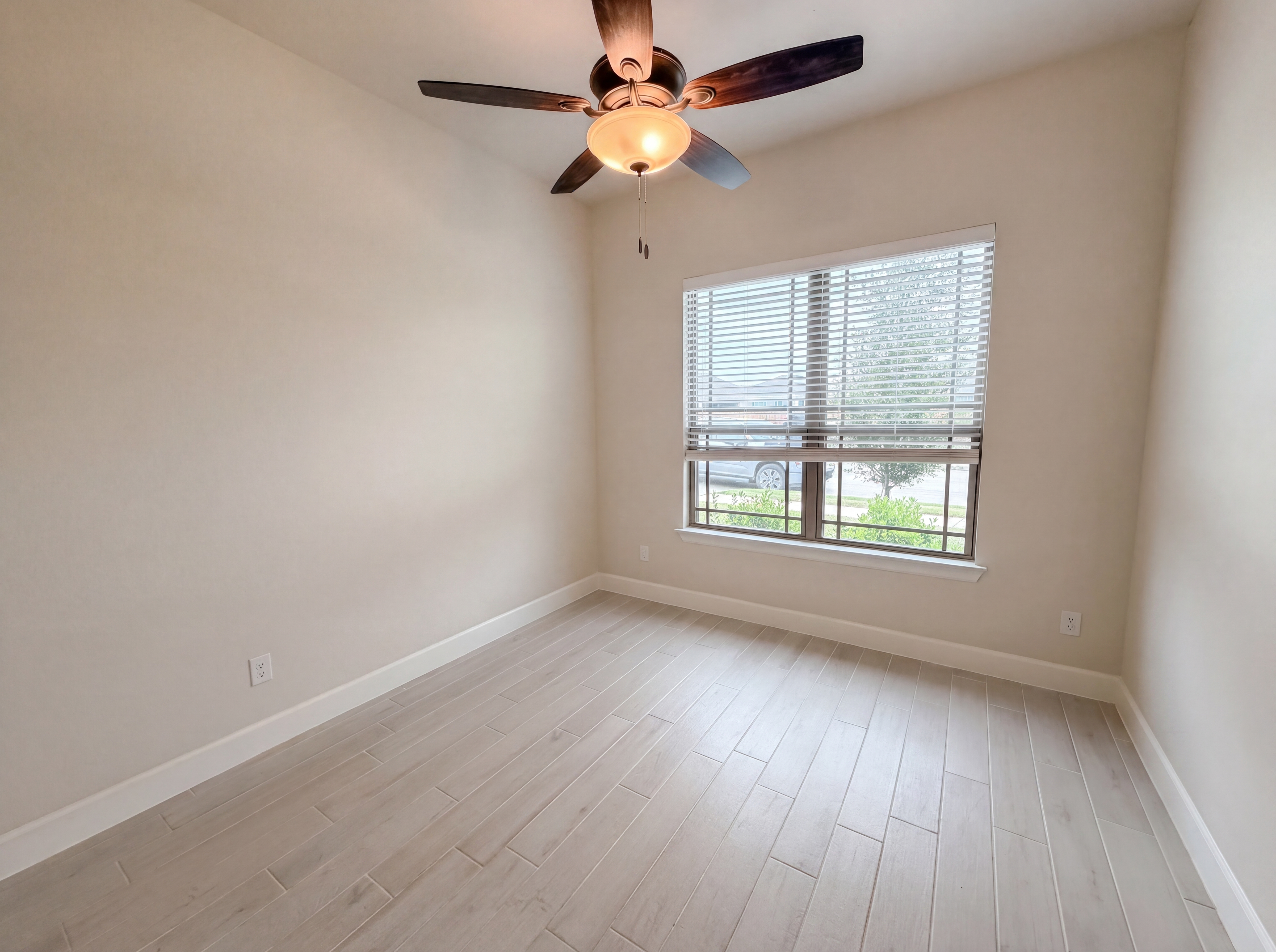 Photo 13 of 19 of 612 Wood Brook Ln, Burleson, TX