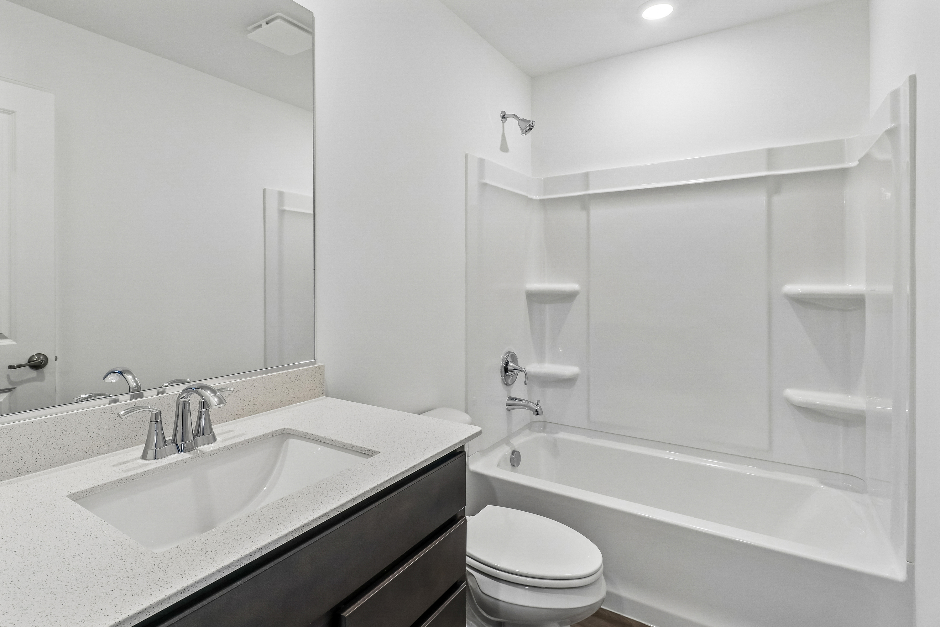 Photo 21 of 28 of 643 Cassia Ct, Crystal Lake, IL