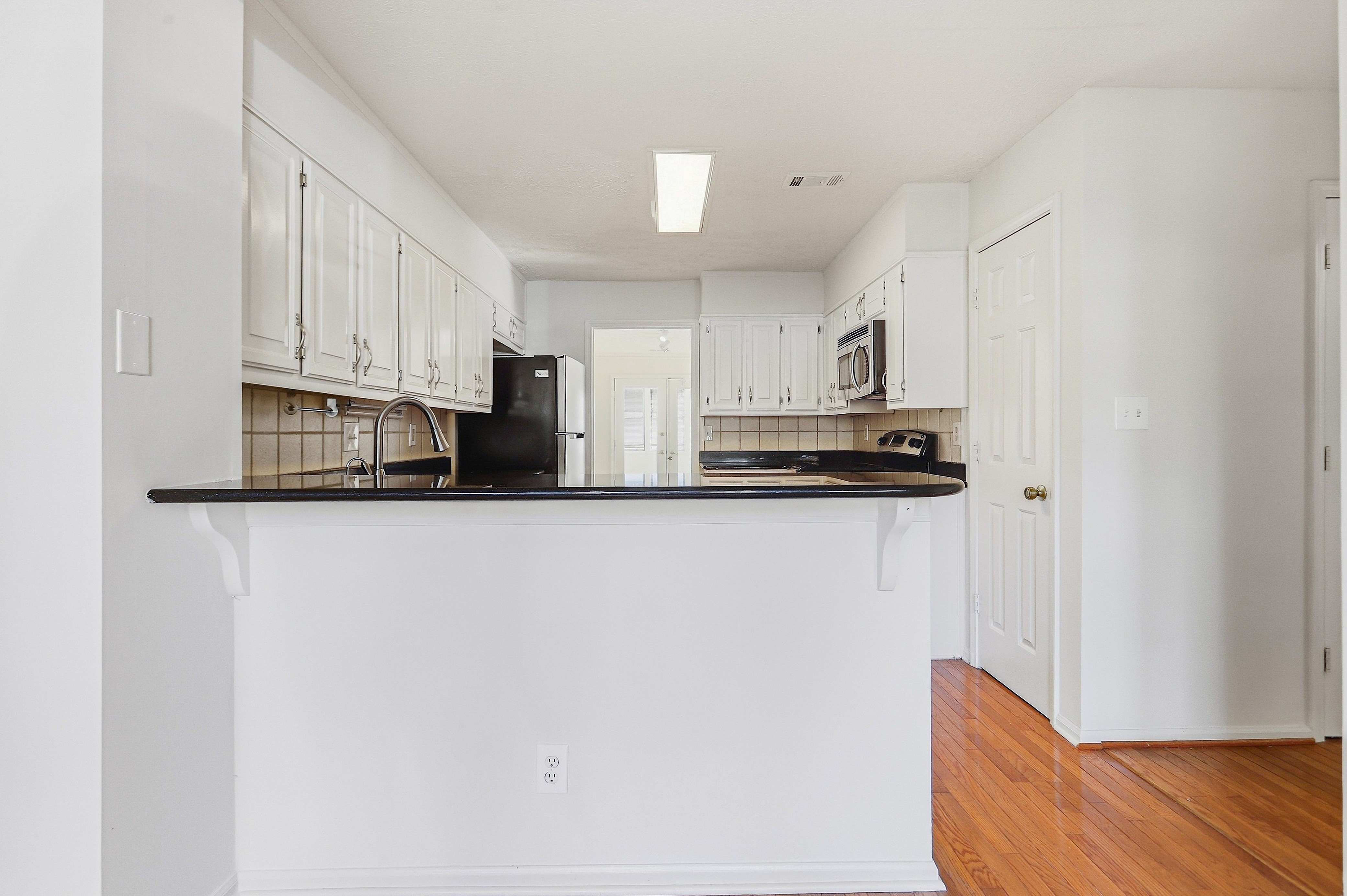 Photo 2 of 24 of 6305 Windsor Trace Dr, Peachtree Corners, GA