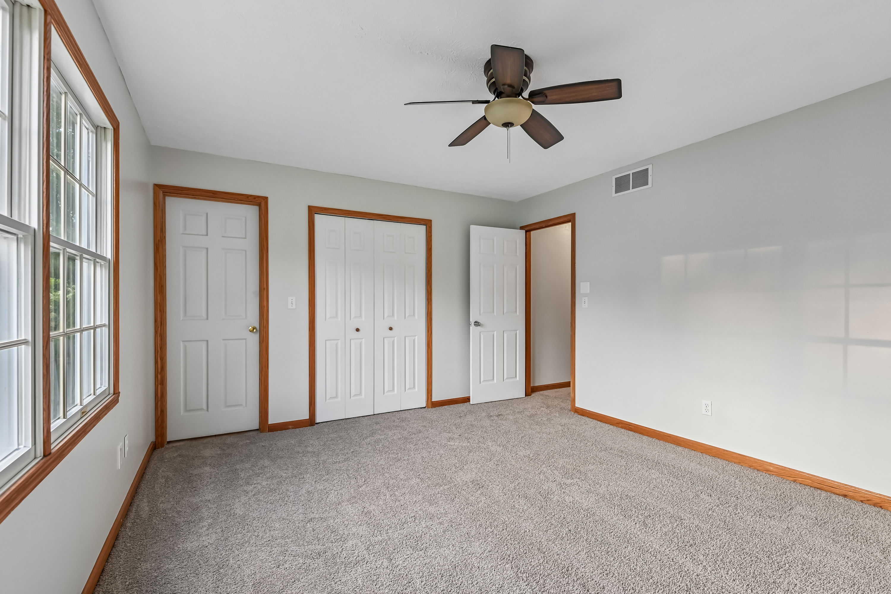 Photo 33 of 42 of 2145 Overland Ave NE, Warren, OH