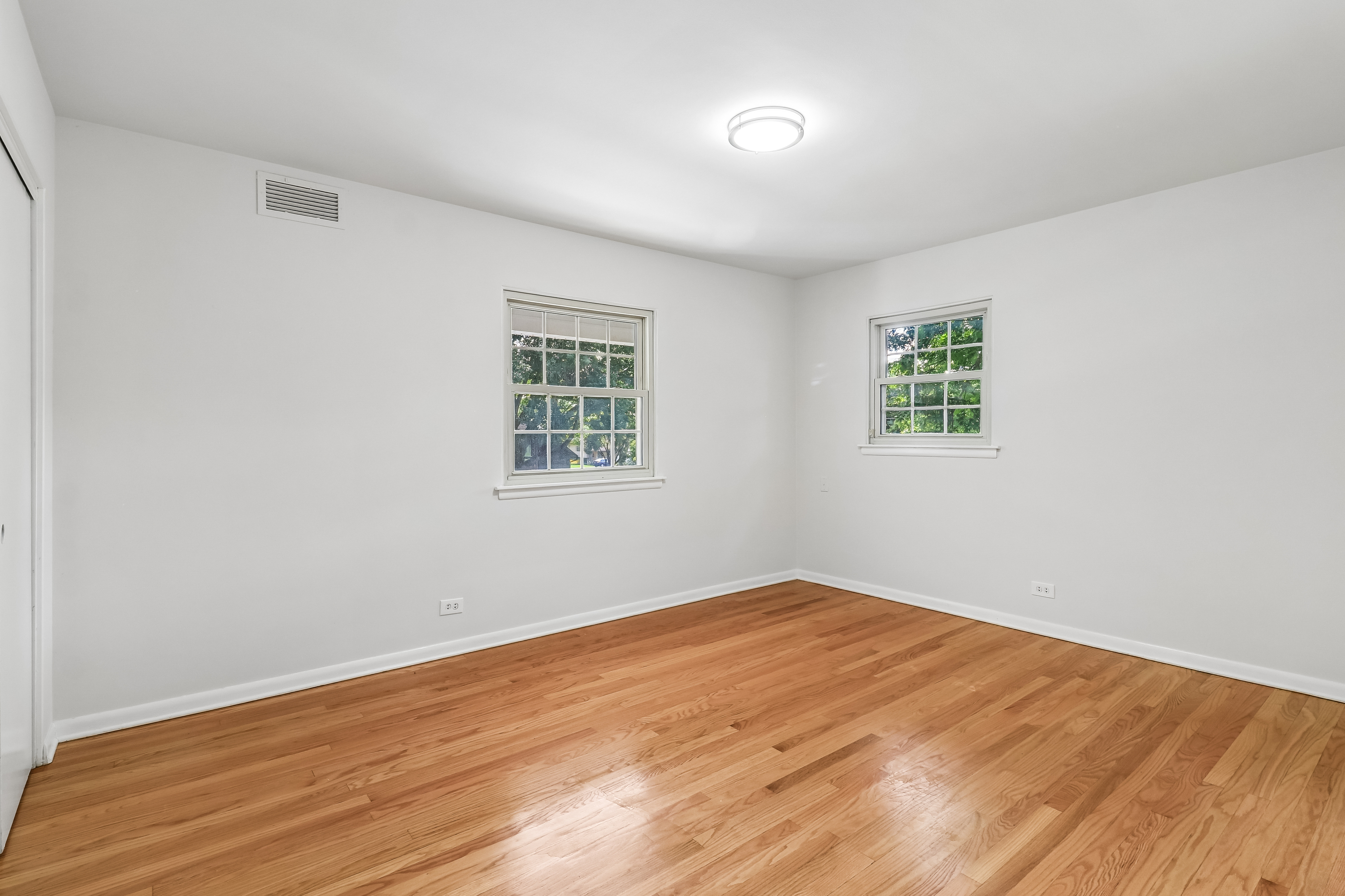 Photo 33 of 46 of 1053 Laurel Ln, Naperville, IL