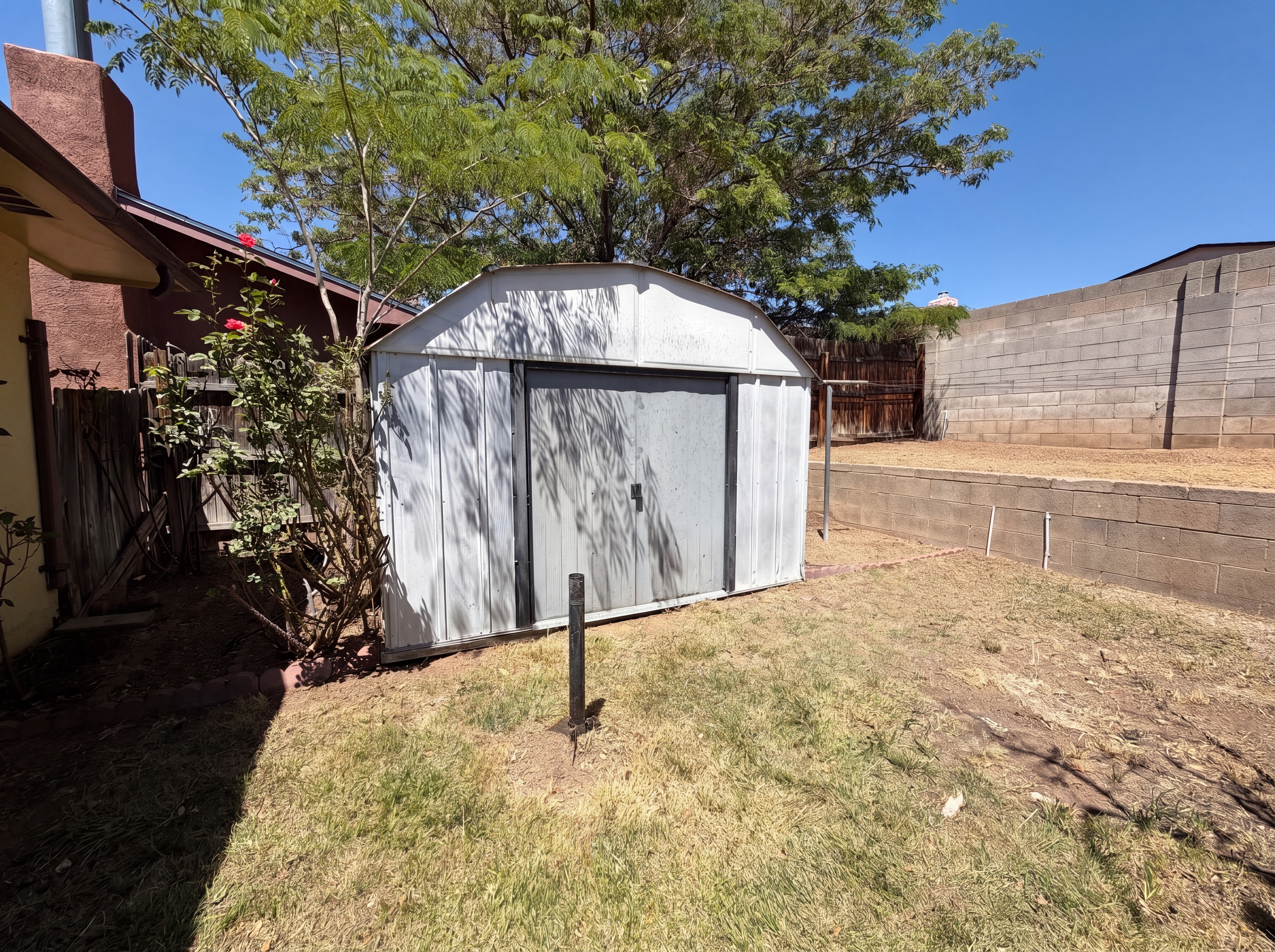 Photo 19 of 21 of 816 Omaha St NE, Albuquerque, NM