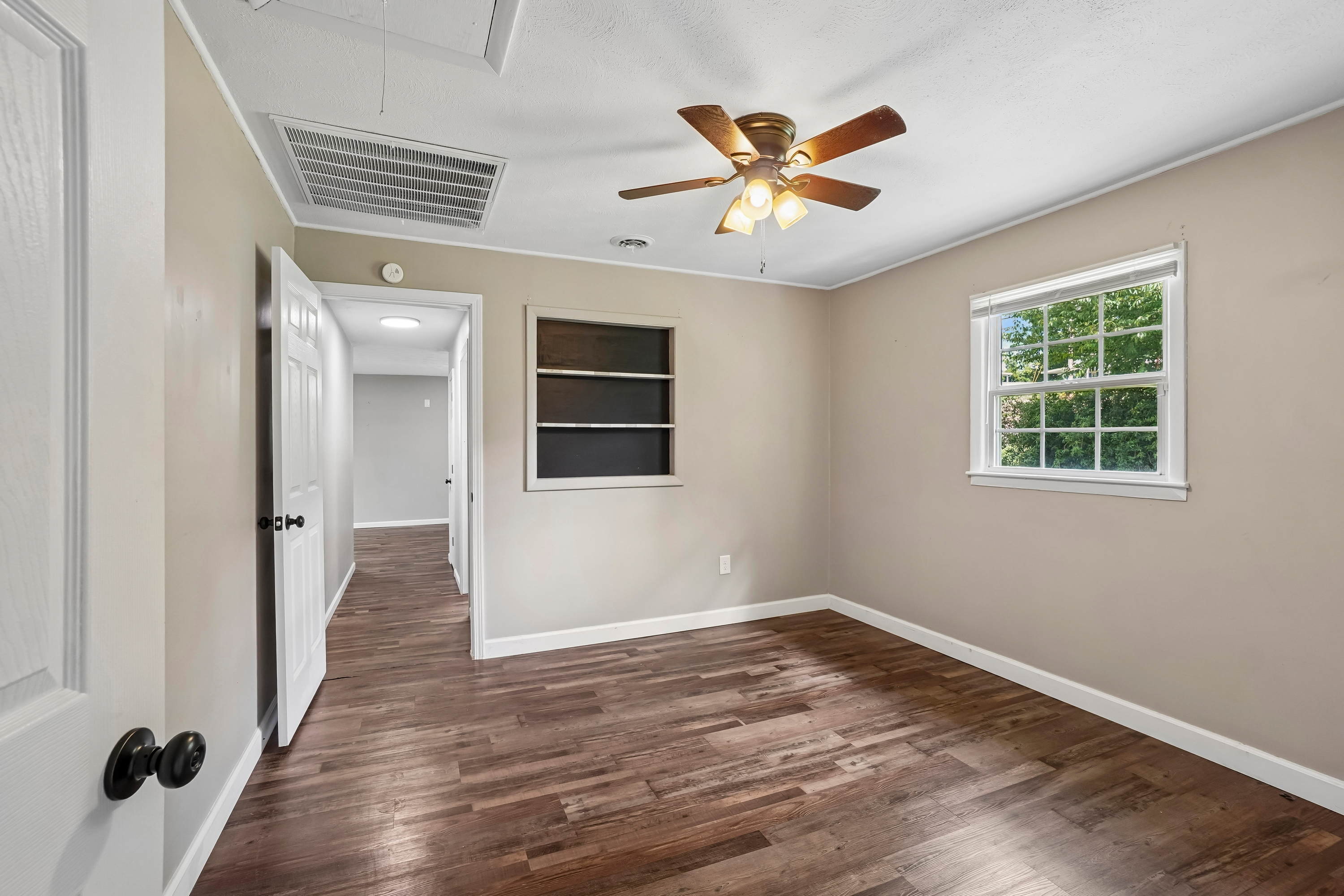 Photo 15 of 36 of 807 Hilltop Dr, Greeneville, TN