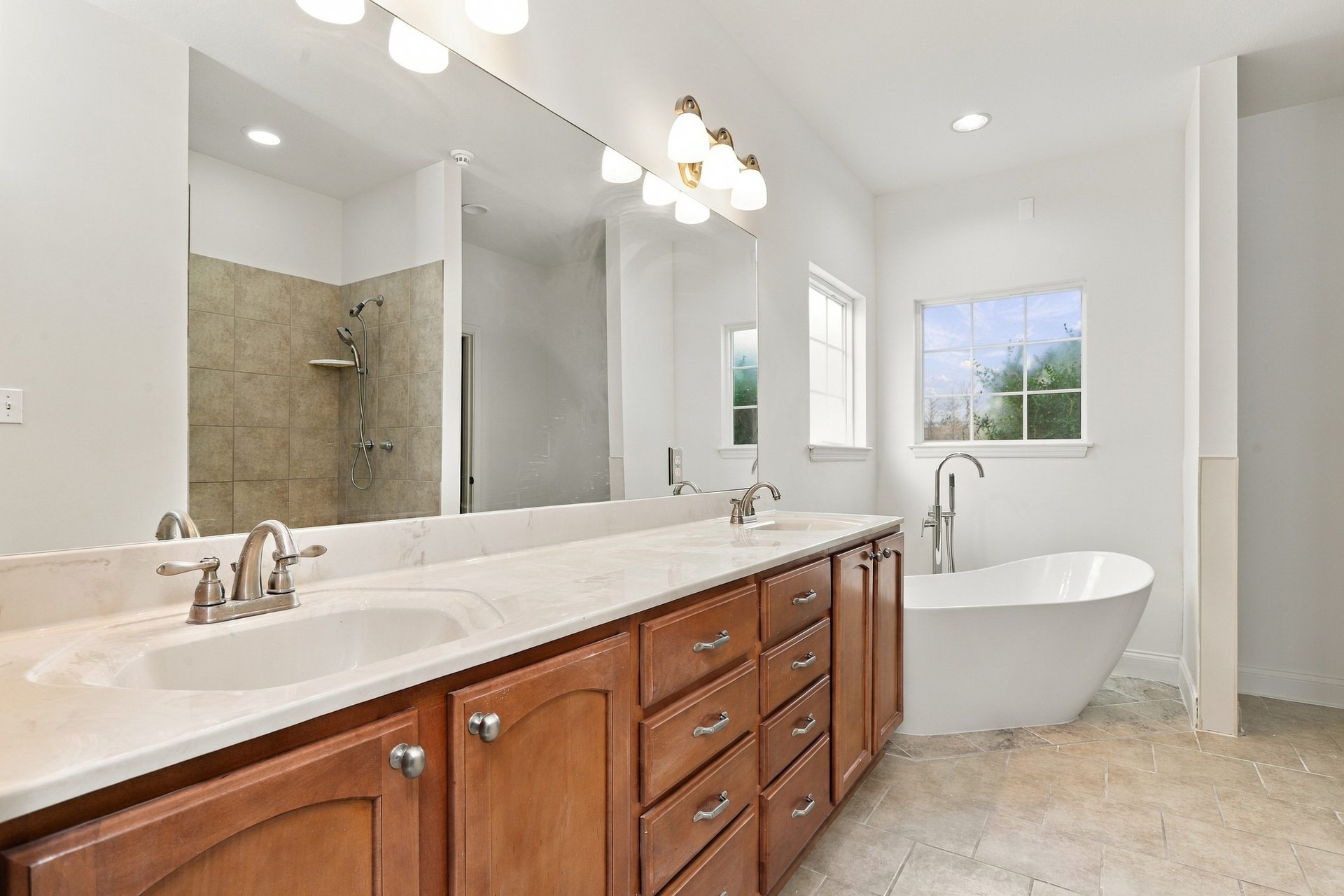 Photo 9 of 23 of 2433 Misty Ridge Dr, Lenoir City, TN