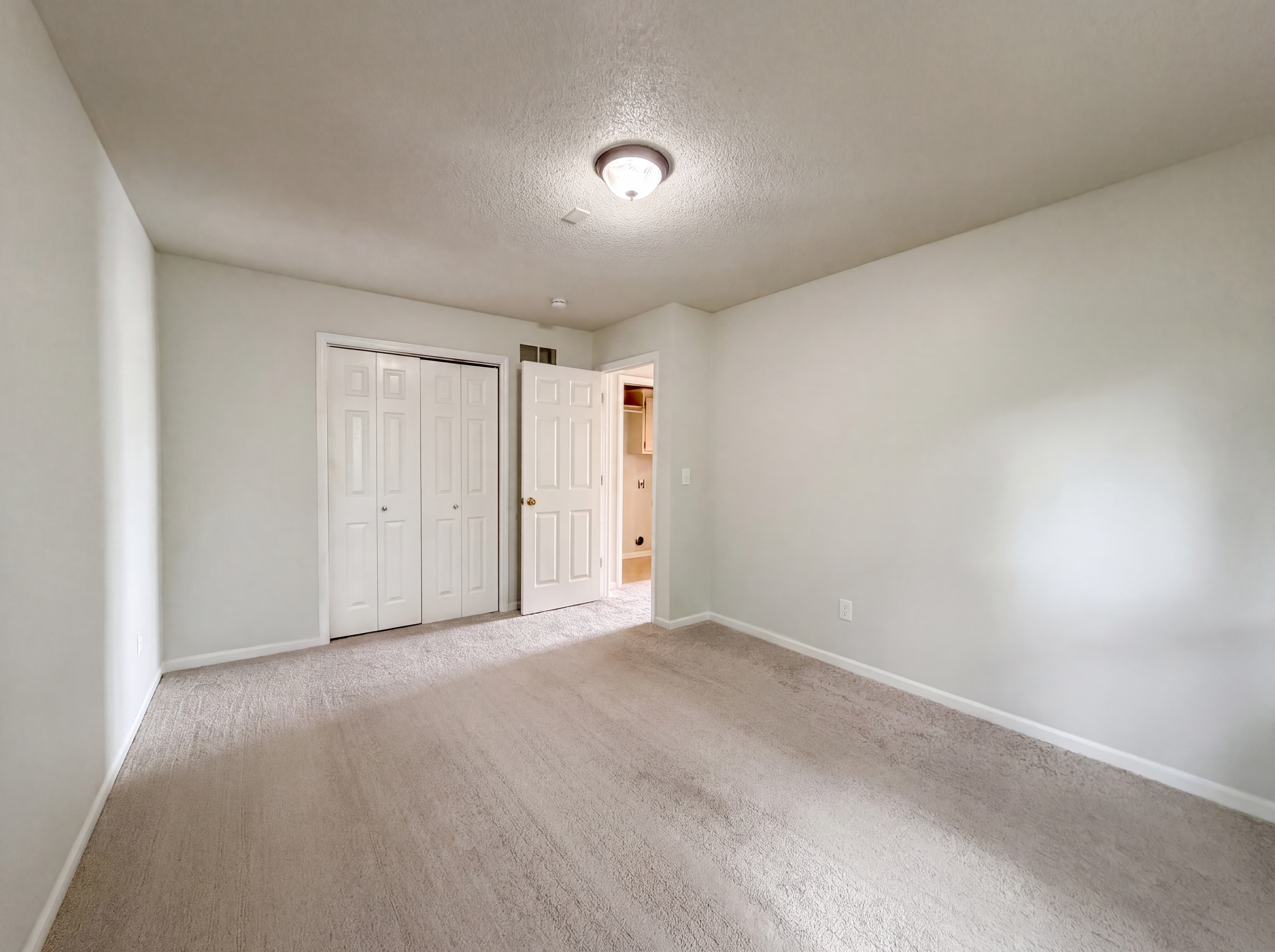 Photo 11 of 26 of 4304 S Shrank Ct, Independence, MO