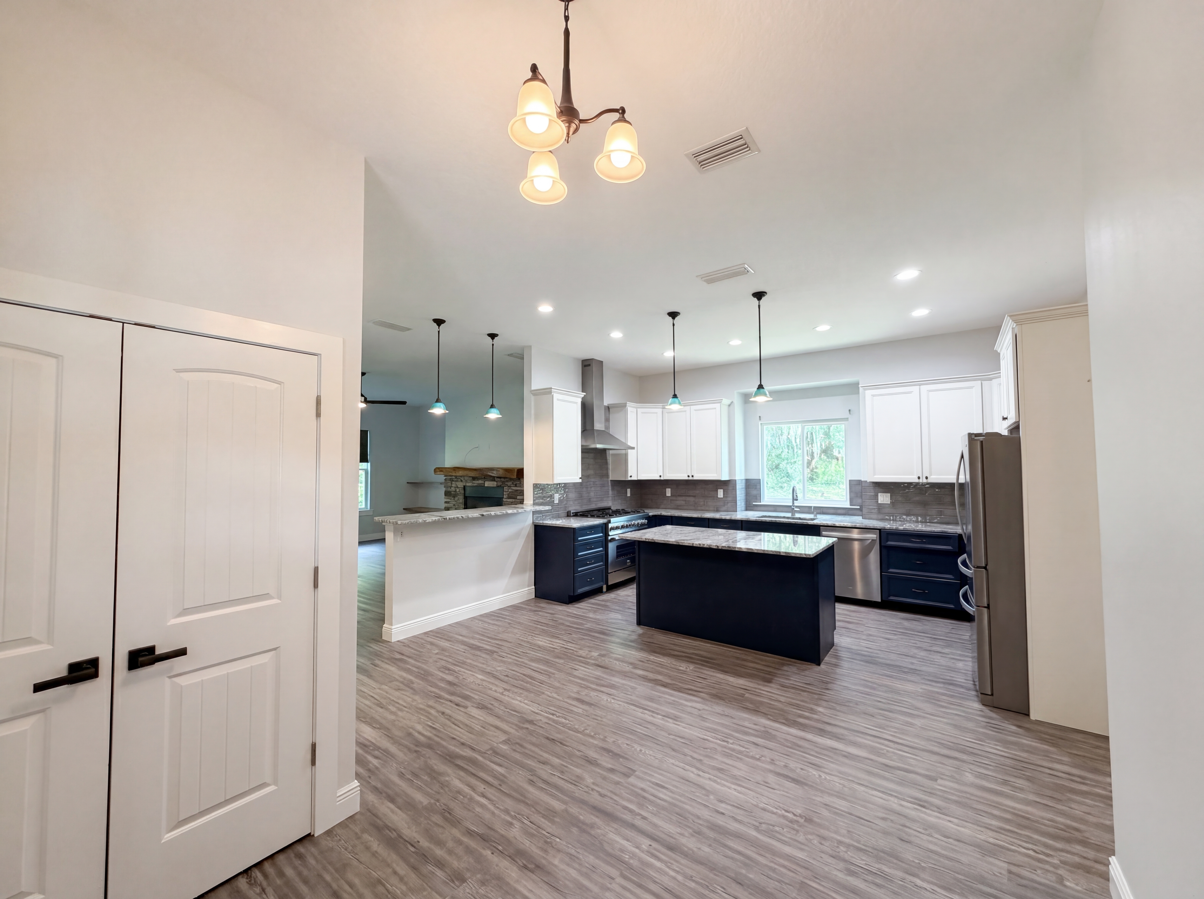 Photo 8 of 31 of 2700 Westside Dr, Leesburg, FL