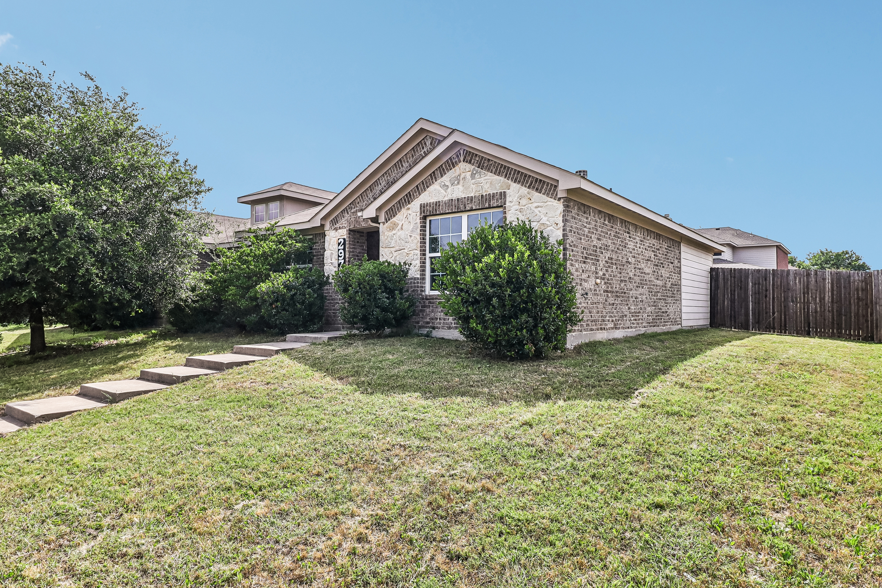 Photo 13 of 26 of 2979 Driftwood Dr, Lancaster, TX