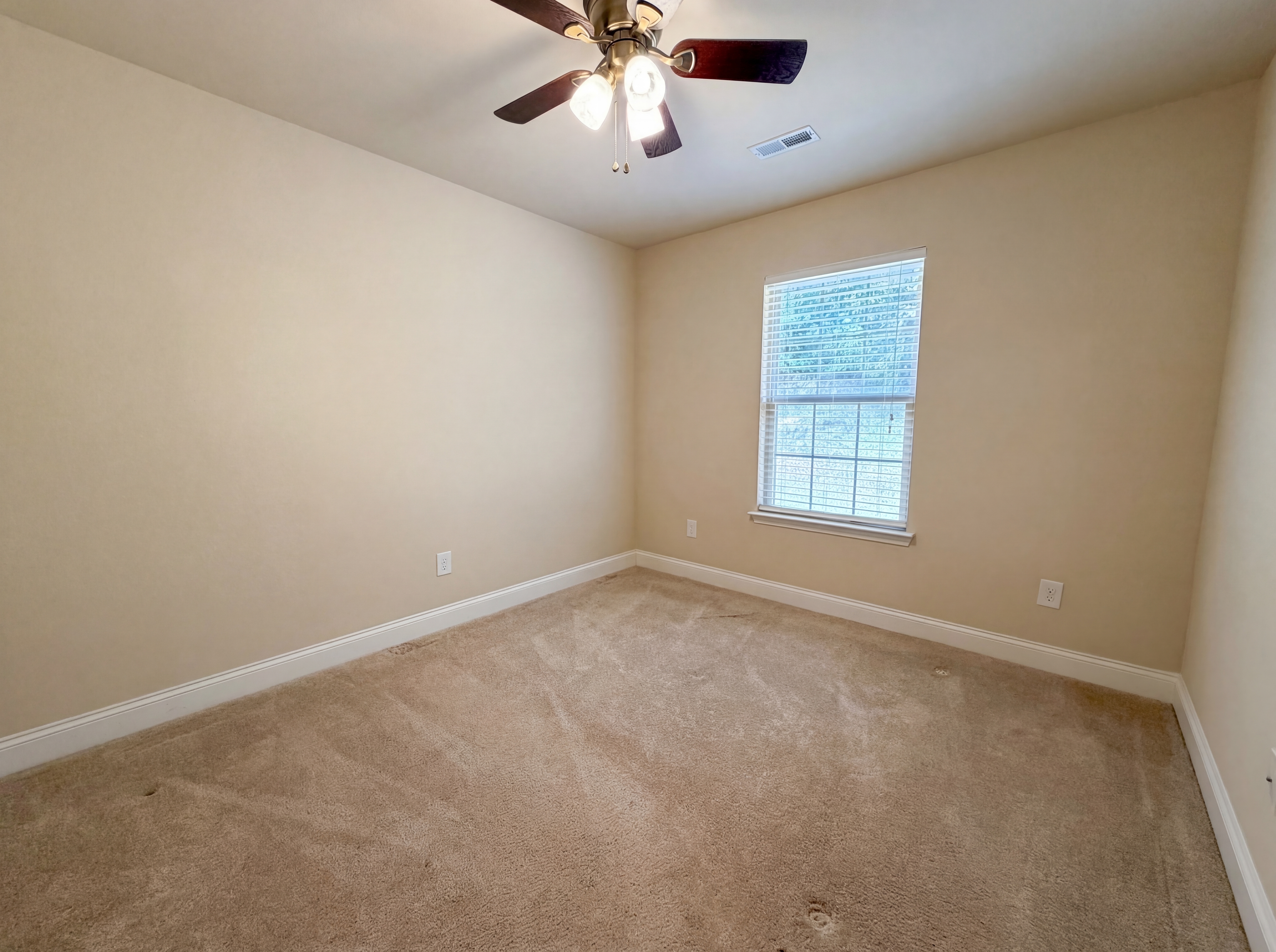 Photo 11 of 17 of 316 Vincent St, Alabaster, AL